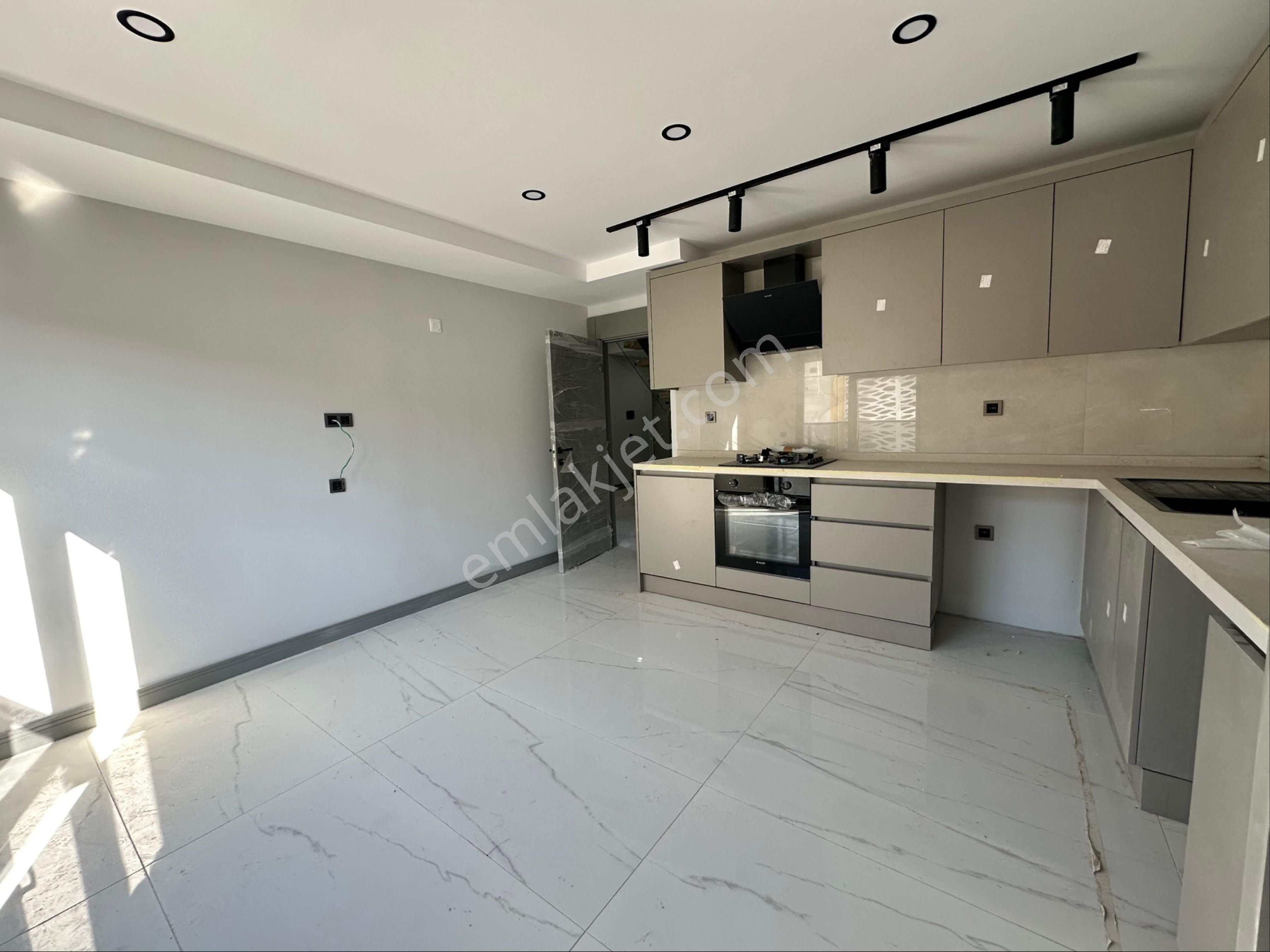 Denize Yakın Site İçi Sıfır Binada Kapalı Otoparklı Geniş 4+1 Dubleks Daire - Görsel 2