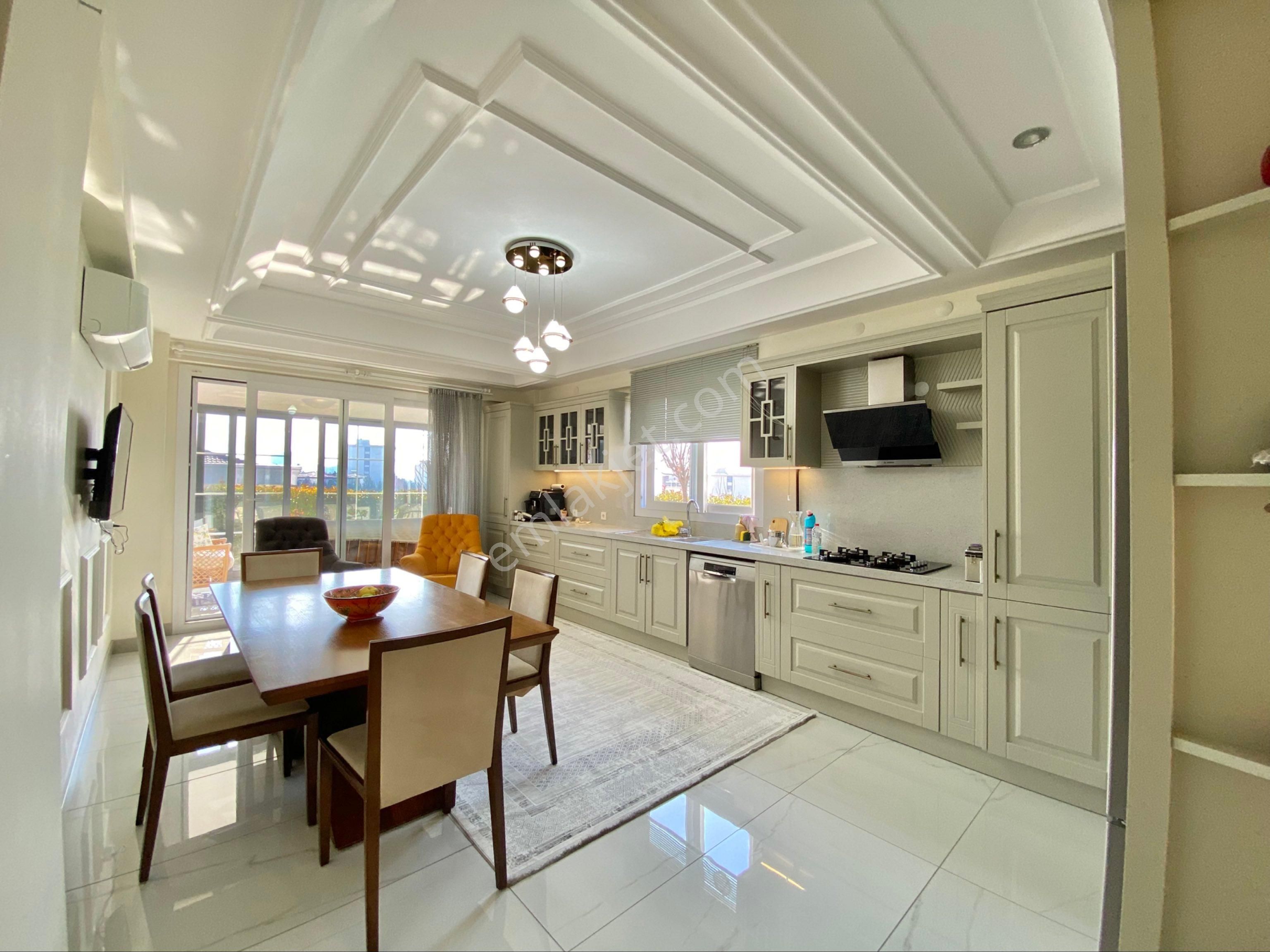 Azor Sarmaşık Villalarında Ultra Lüks Ekstra Yapılı 5+1 Dubleks!