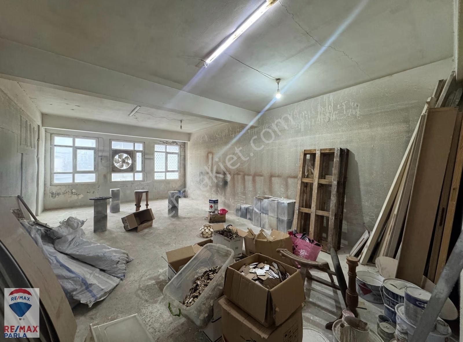 Eski Sanayi Sitesinde 5 Katlı Komple Satılık Bina / Remax Gökhan - Görsel 13
