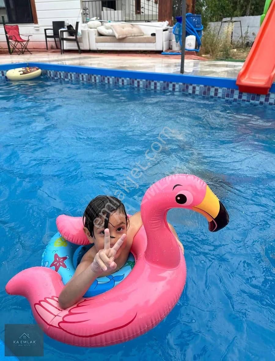 Karavelilerde 1900 M² Arsa | Havuzlu 3+1 Villa + Çiftlik Alanı