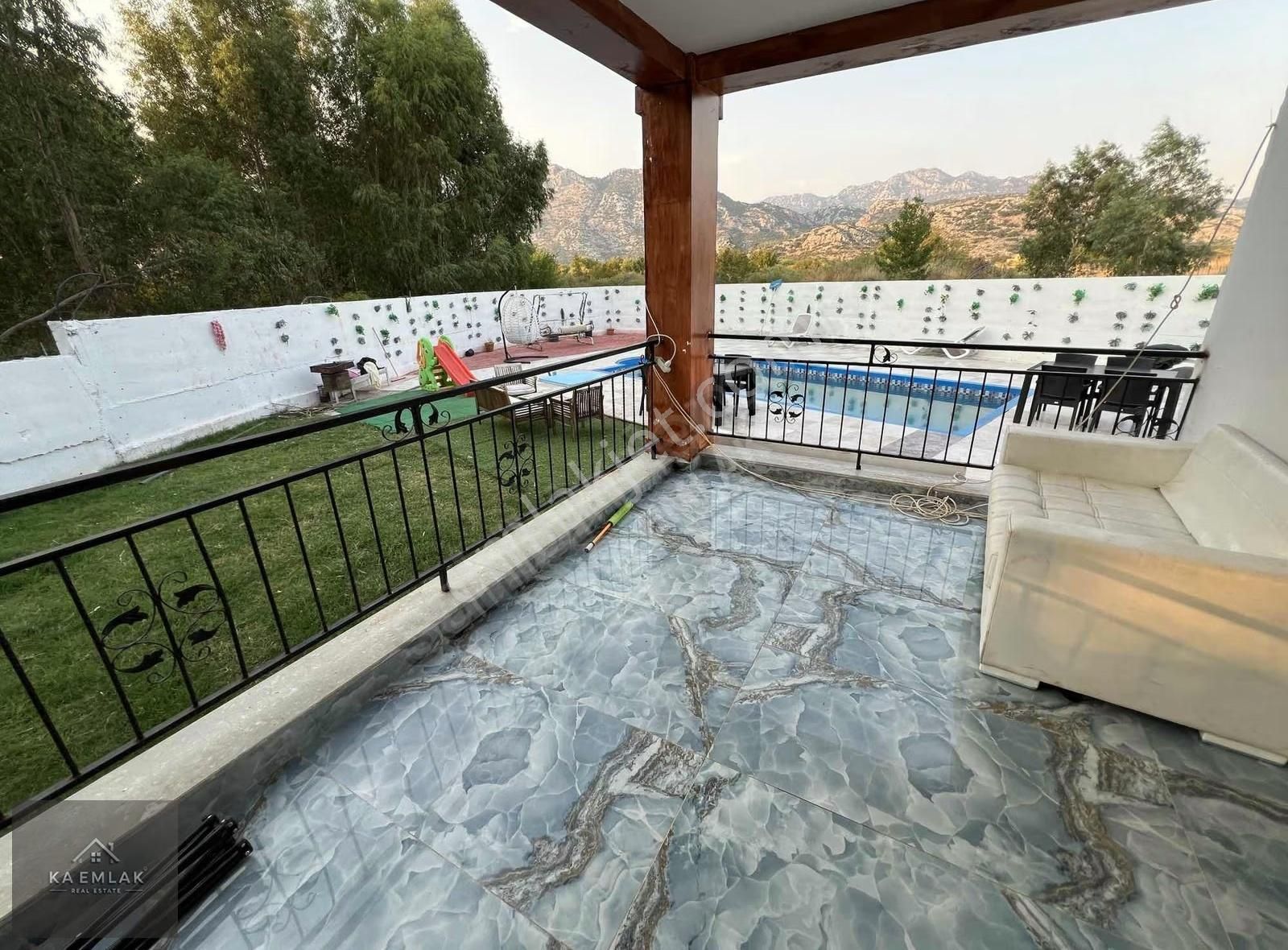 Karavelilerde 1900 M² Arsa | Havuzlu 3+1 Villa + Çiftlik Alanı - Görsel 4