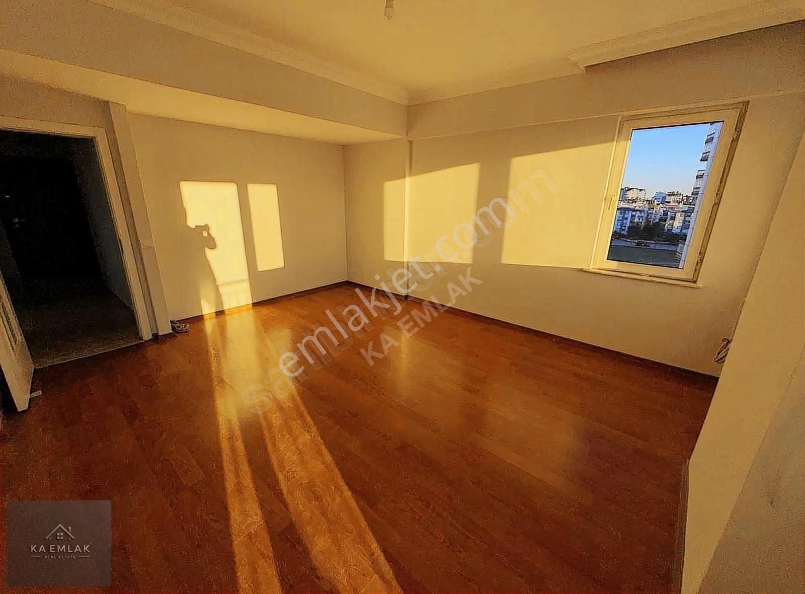 Konyaaltı Hurmada Site İçinde 6. Kat 2+1 Kiralık Daire