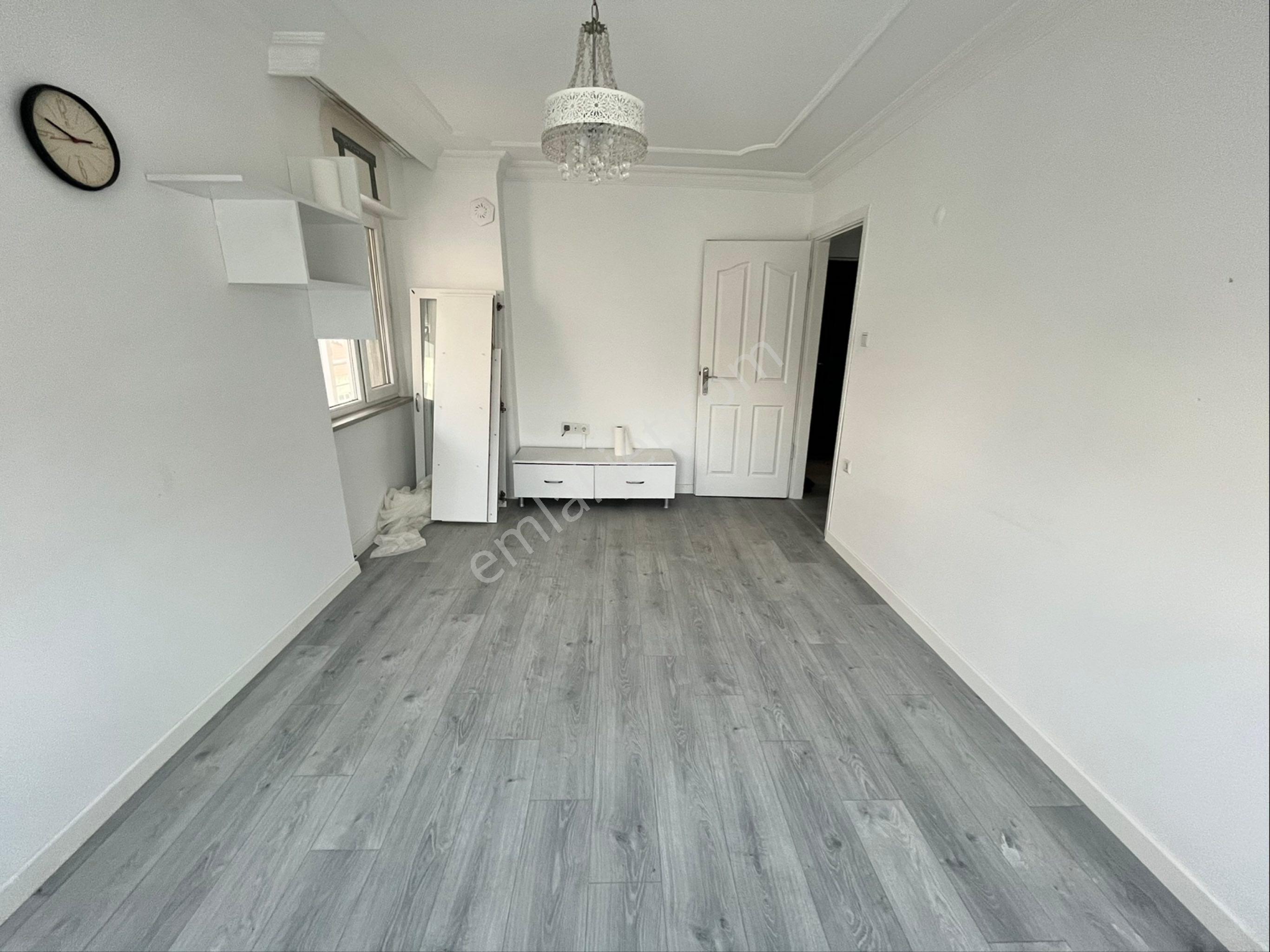 Tuğradan Cezzar Civarı İçi Sıfırlanmış 2+1 Kiralık Daire - Görsel 10