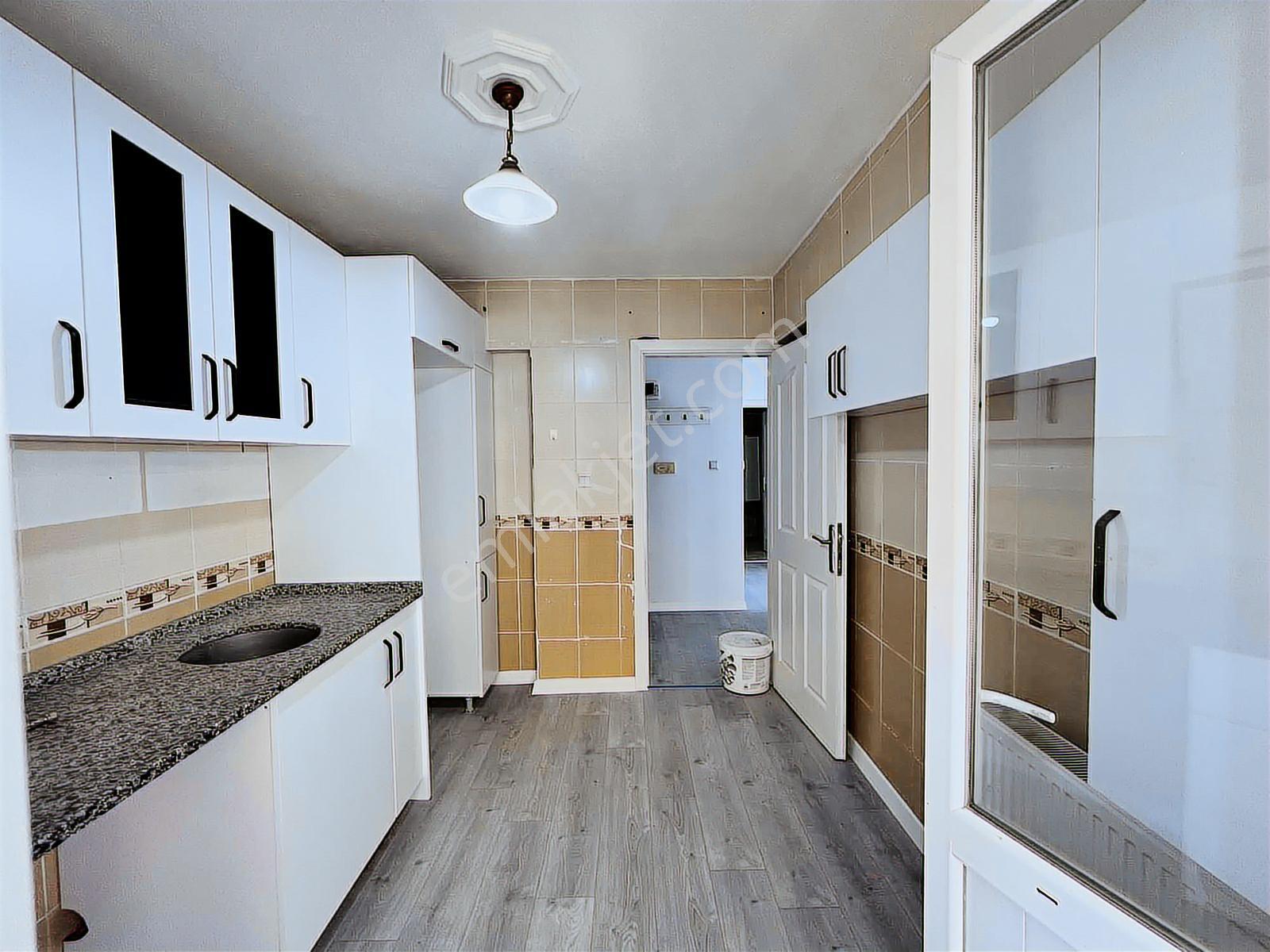 Tuğradan Cezzar Civarı İçi Sıfırlanmış 2+1 Kiralık Daire - Görsel 5