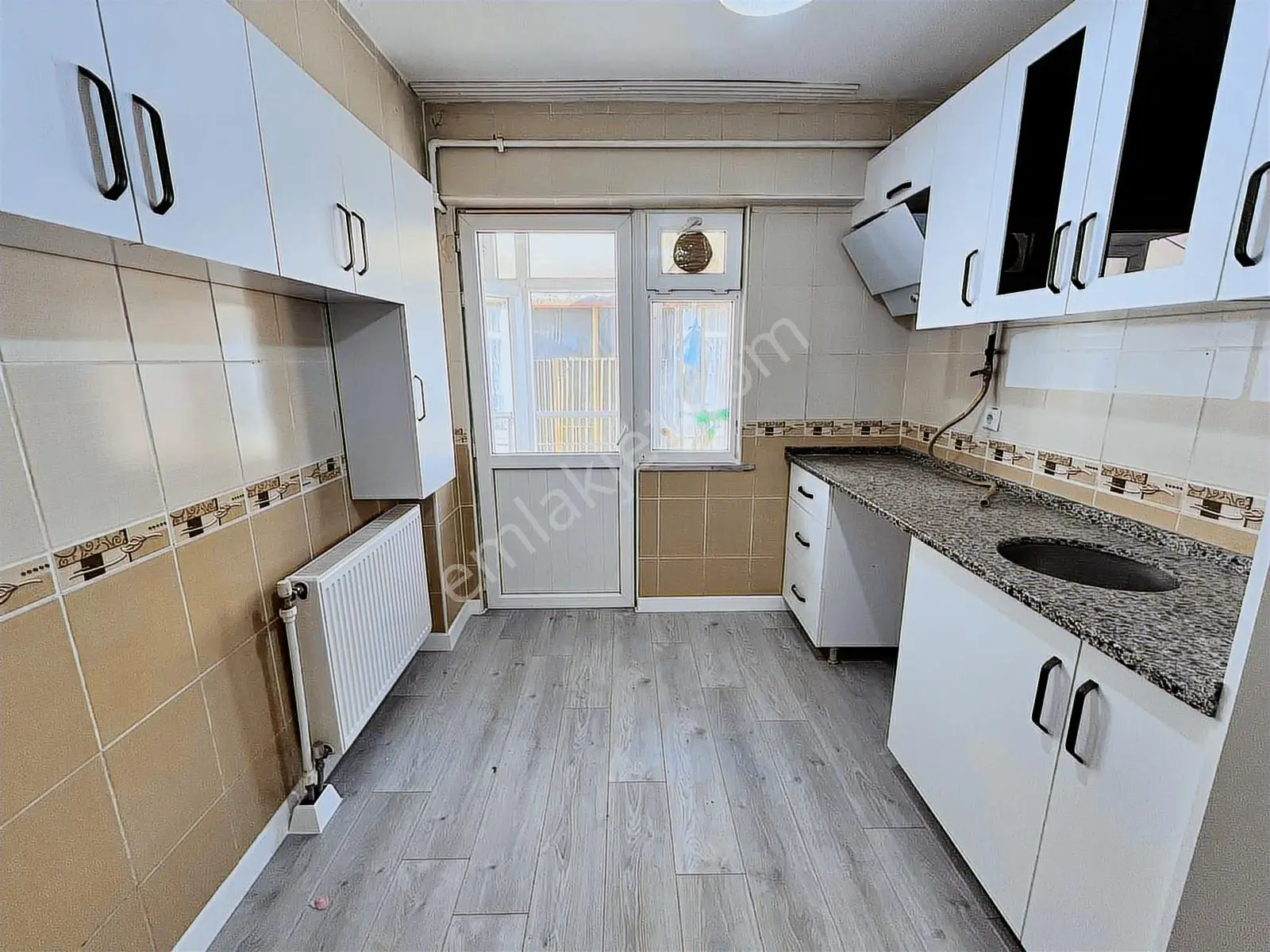 Tuğradan Cezzar Civarı İçi Sıfırlanmış 2+1 Kiralık Daire - Görsel 4