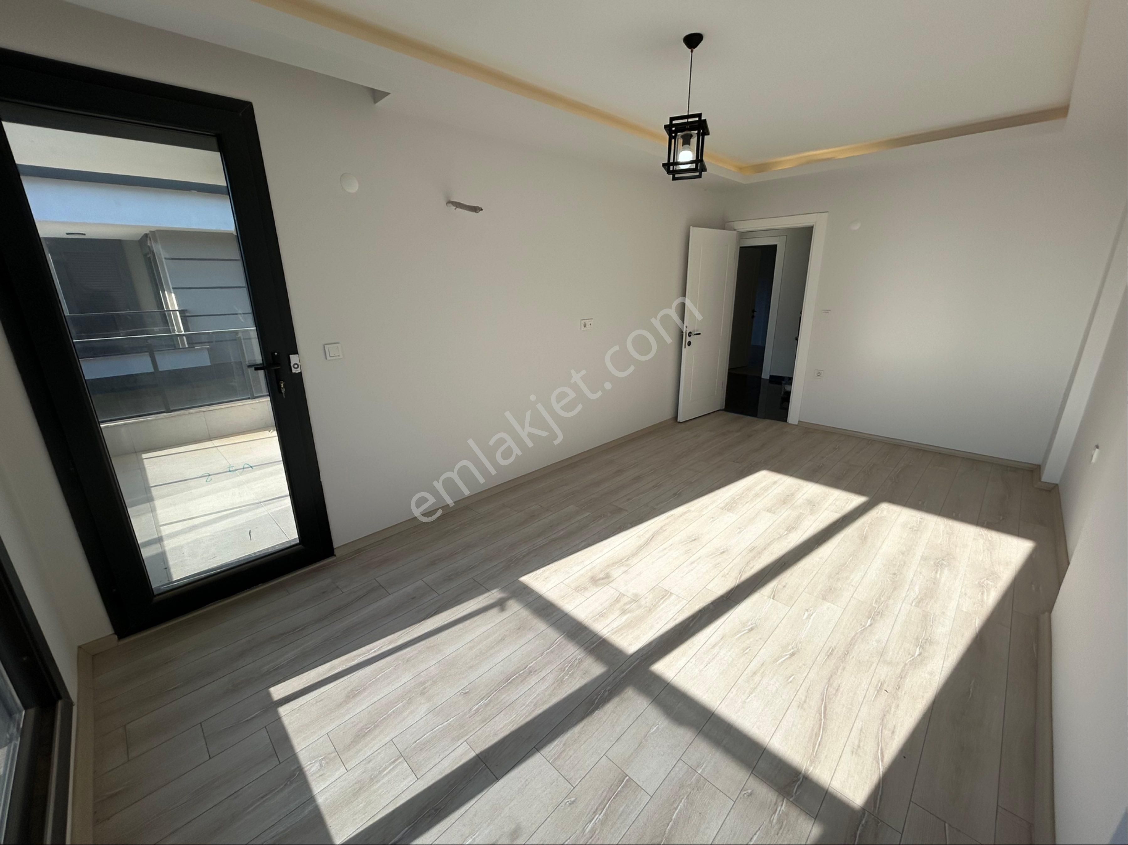 Didimde Havuzlu Sitede 4+1 Köşe Villa - Görsel 25