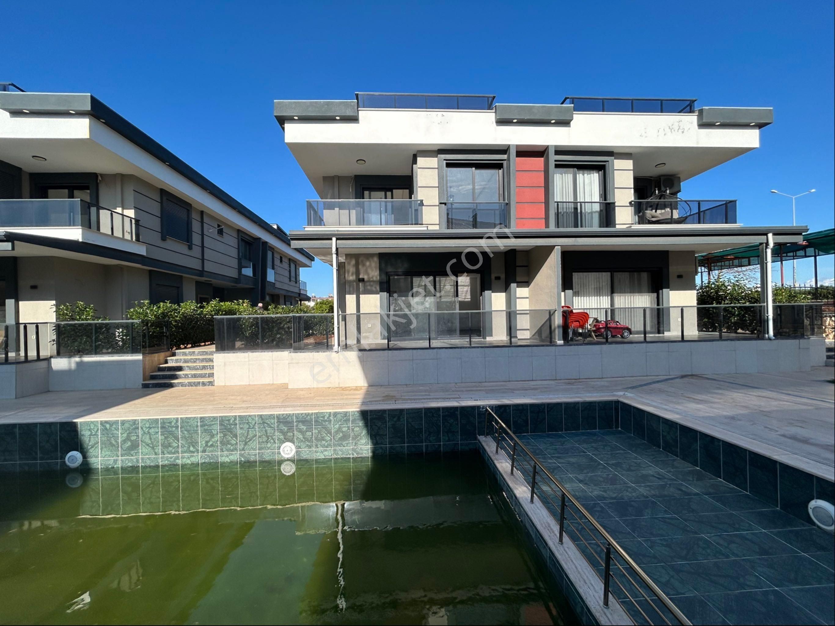 Didimde Havuzlu Sitede 4+1 Köşe Villa - Görsel 3