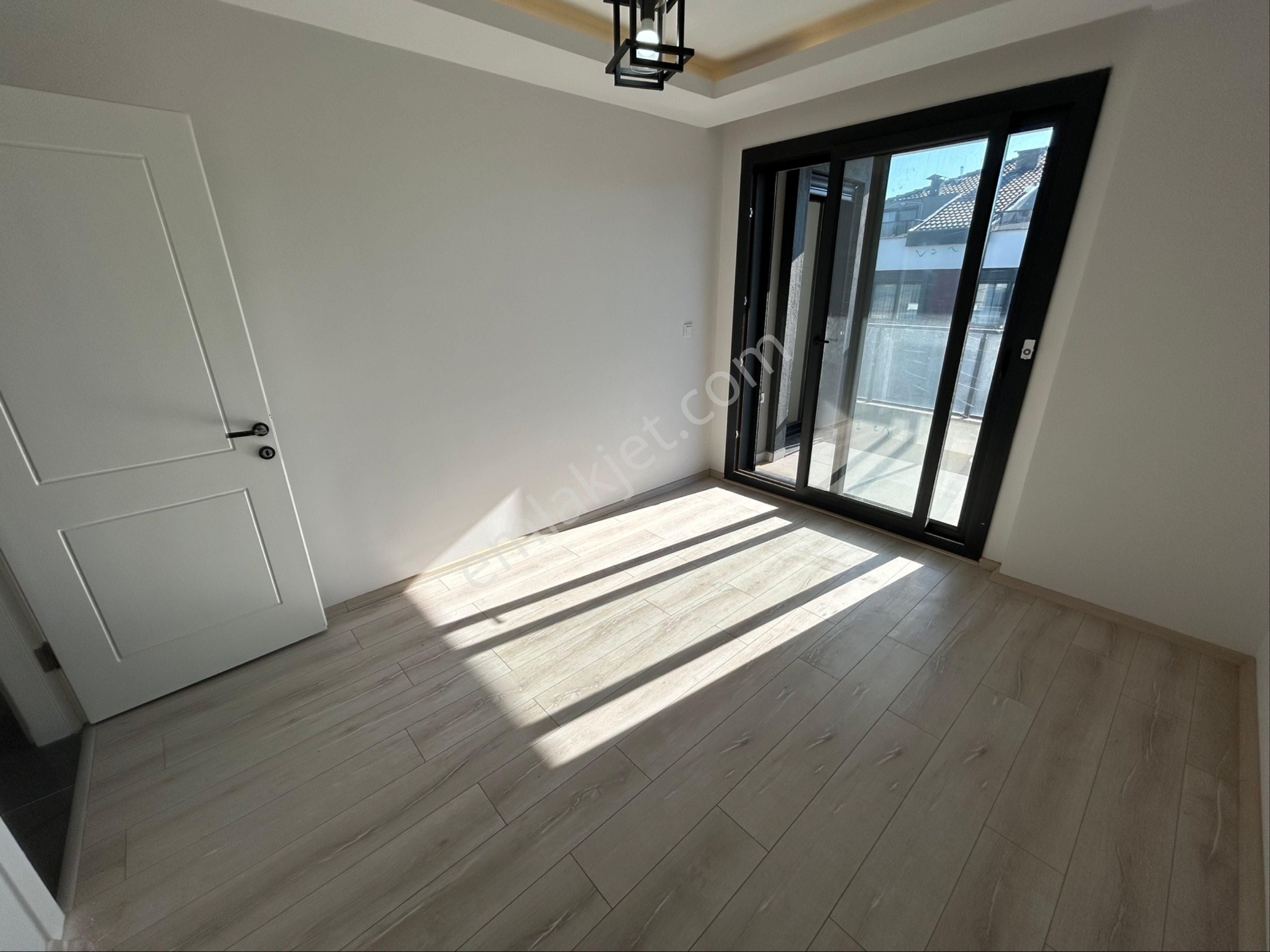 Didimde Havuzlu Sitede 4+1 Köşe Villa - Görsel 26