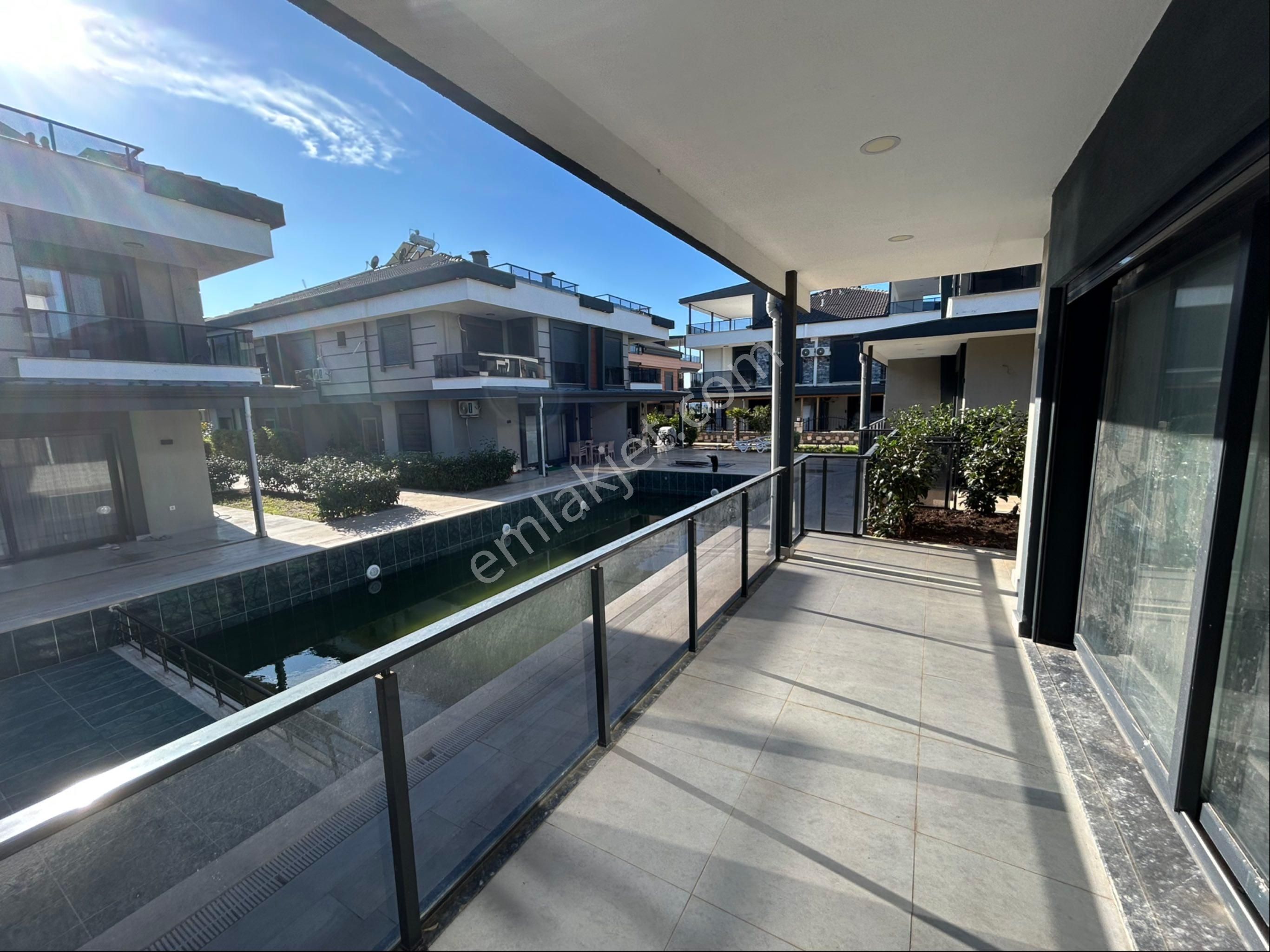 Didimde Havuzlu Sitede 4+1 Köşe Villa - Görsel 10