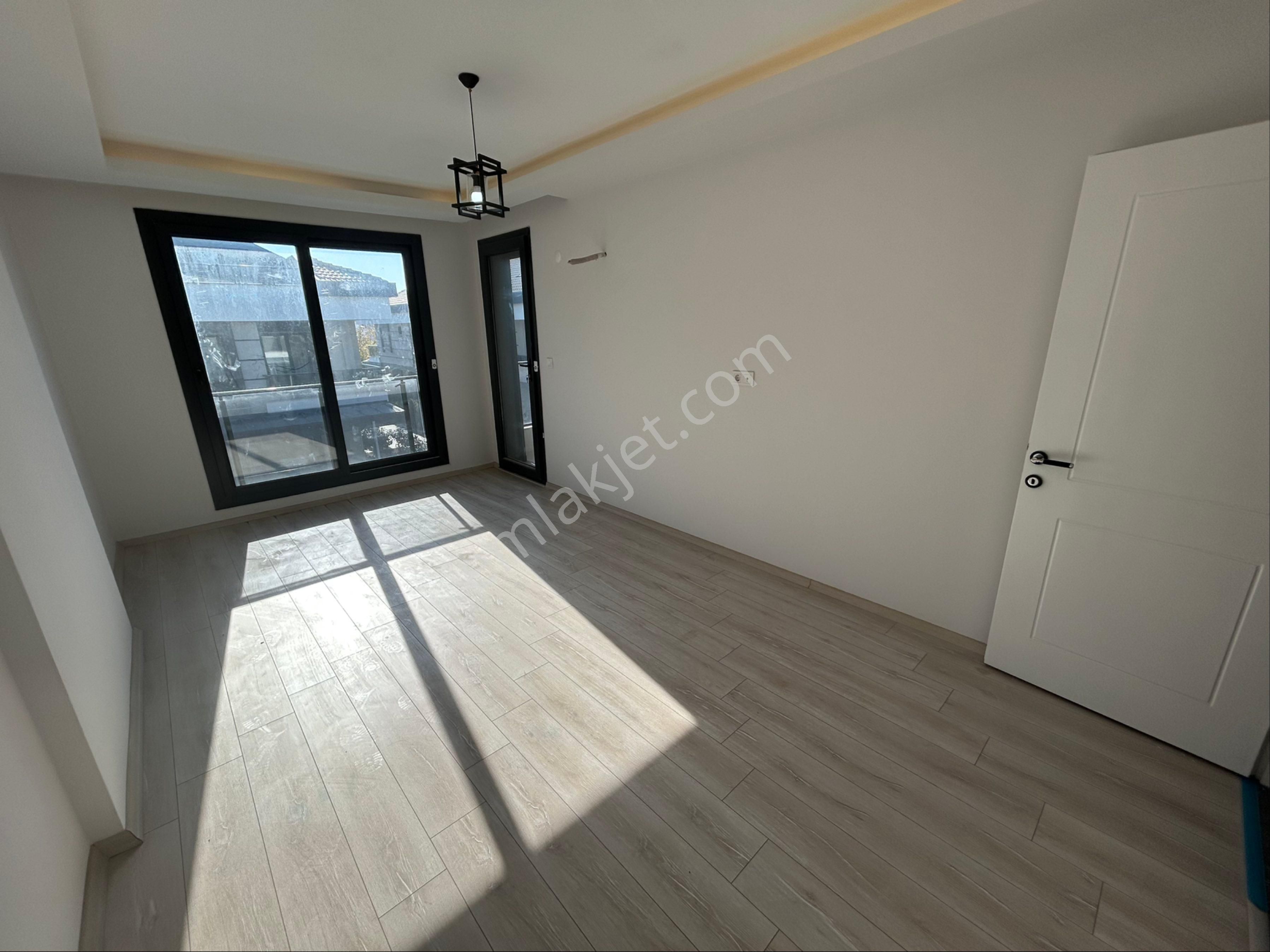 Didimde Havuzlu Sitede 4+1 Köşe Villa - Görsel 21