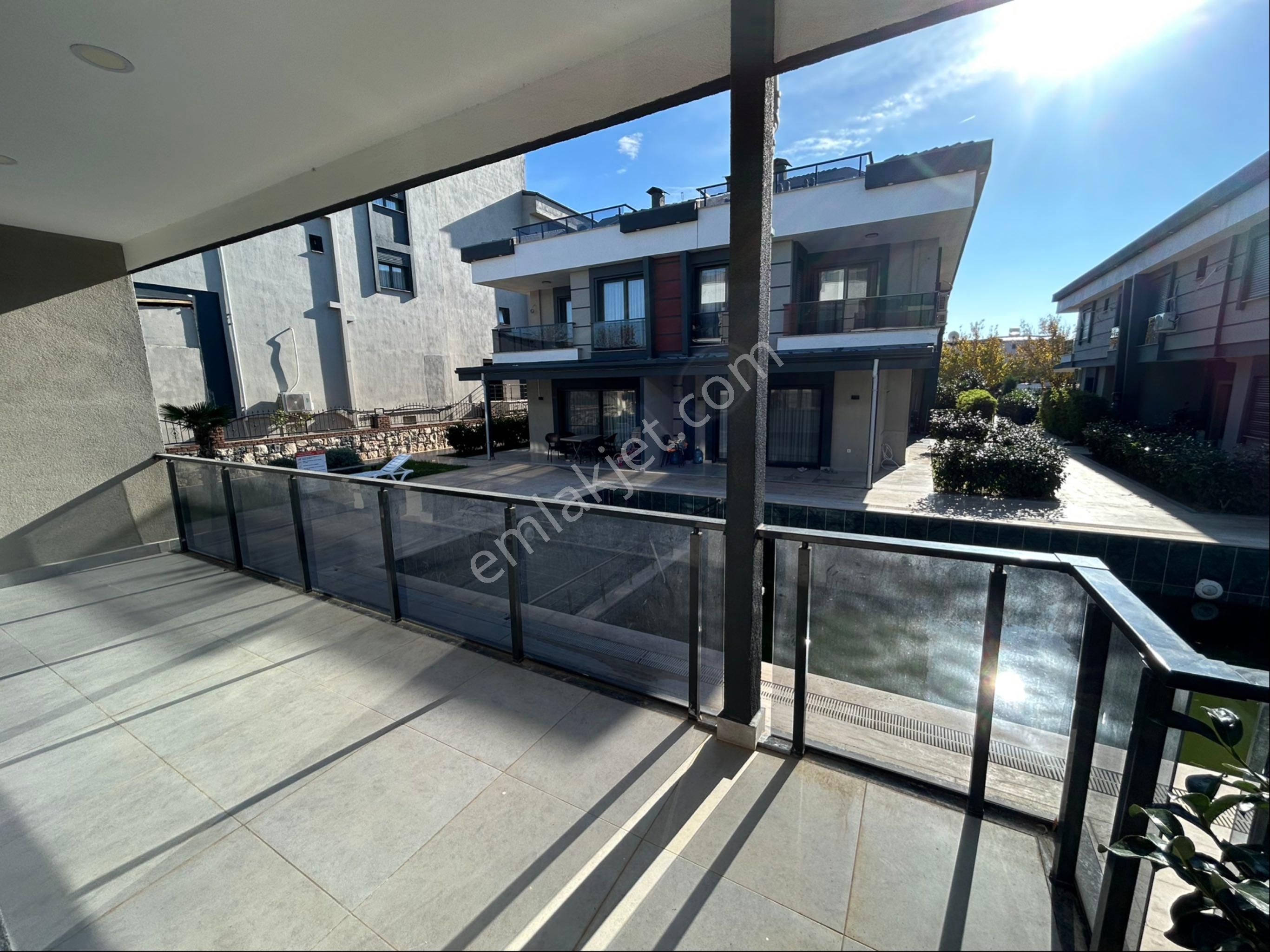 Didimde Havuzlu Sitede 4+1 Köşe Villa - Görsel 8