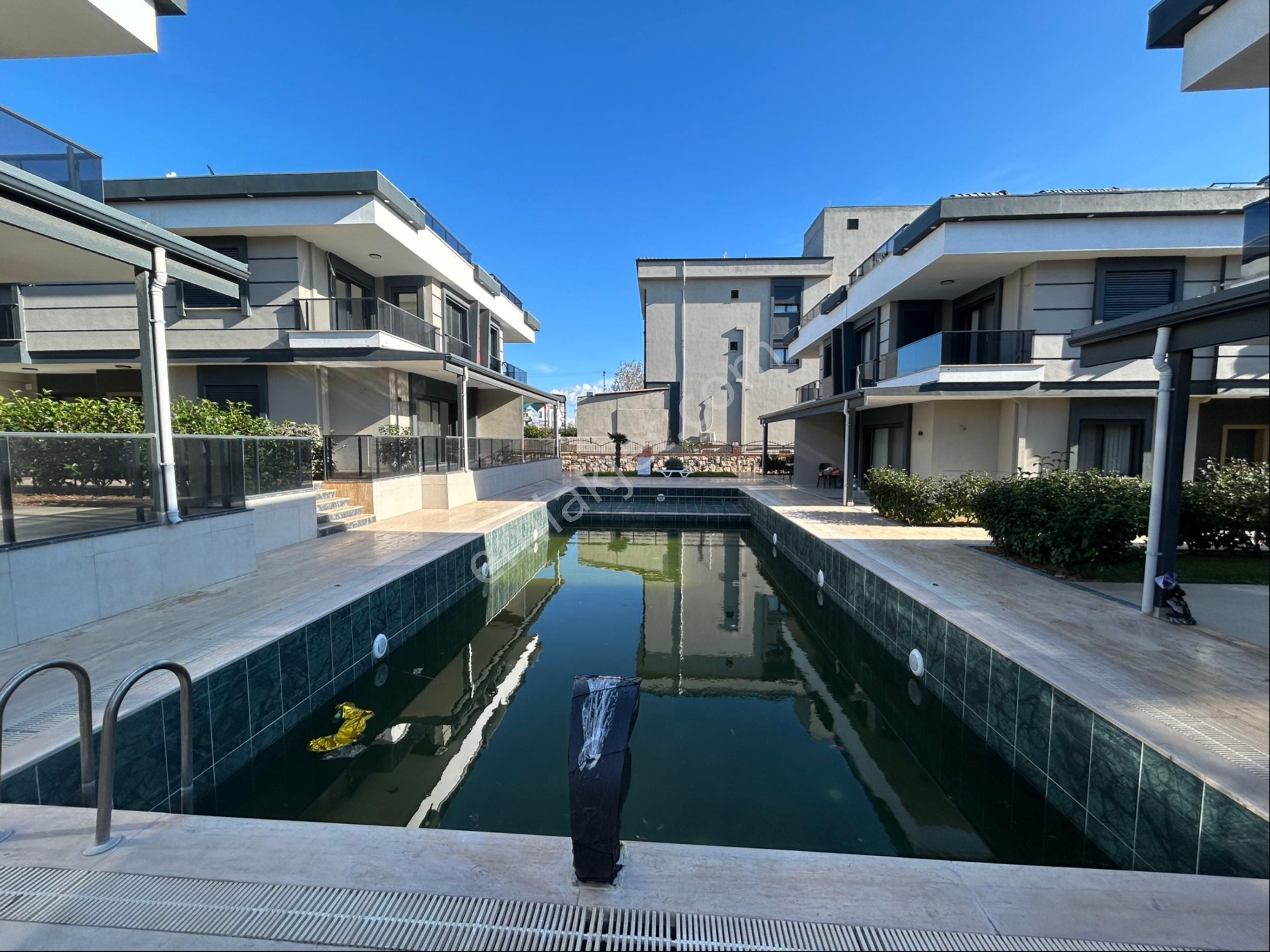 Didimde Havuzlu Sitede 4+1 Köşe Villa - Görsel 11