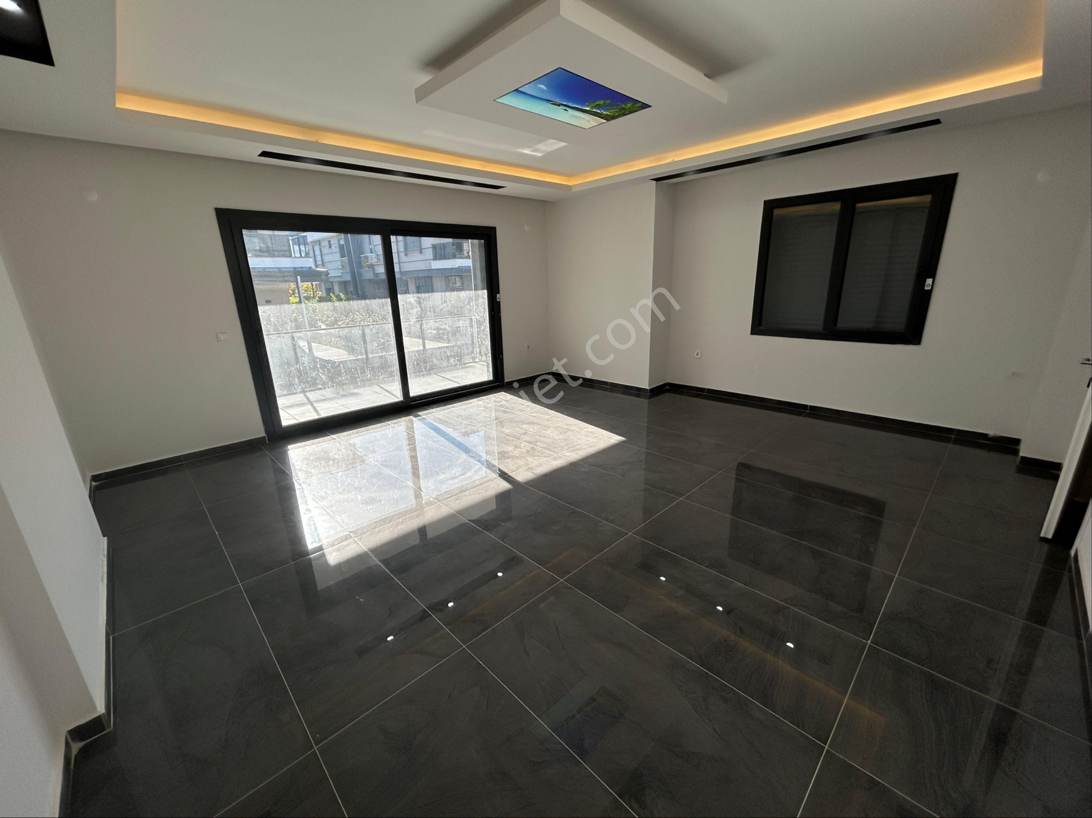 Didimde Havuzlu Sitede 4+1 Köşe Villa - Görsel 14