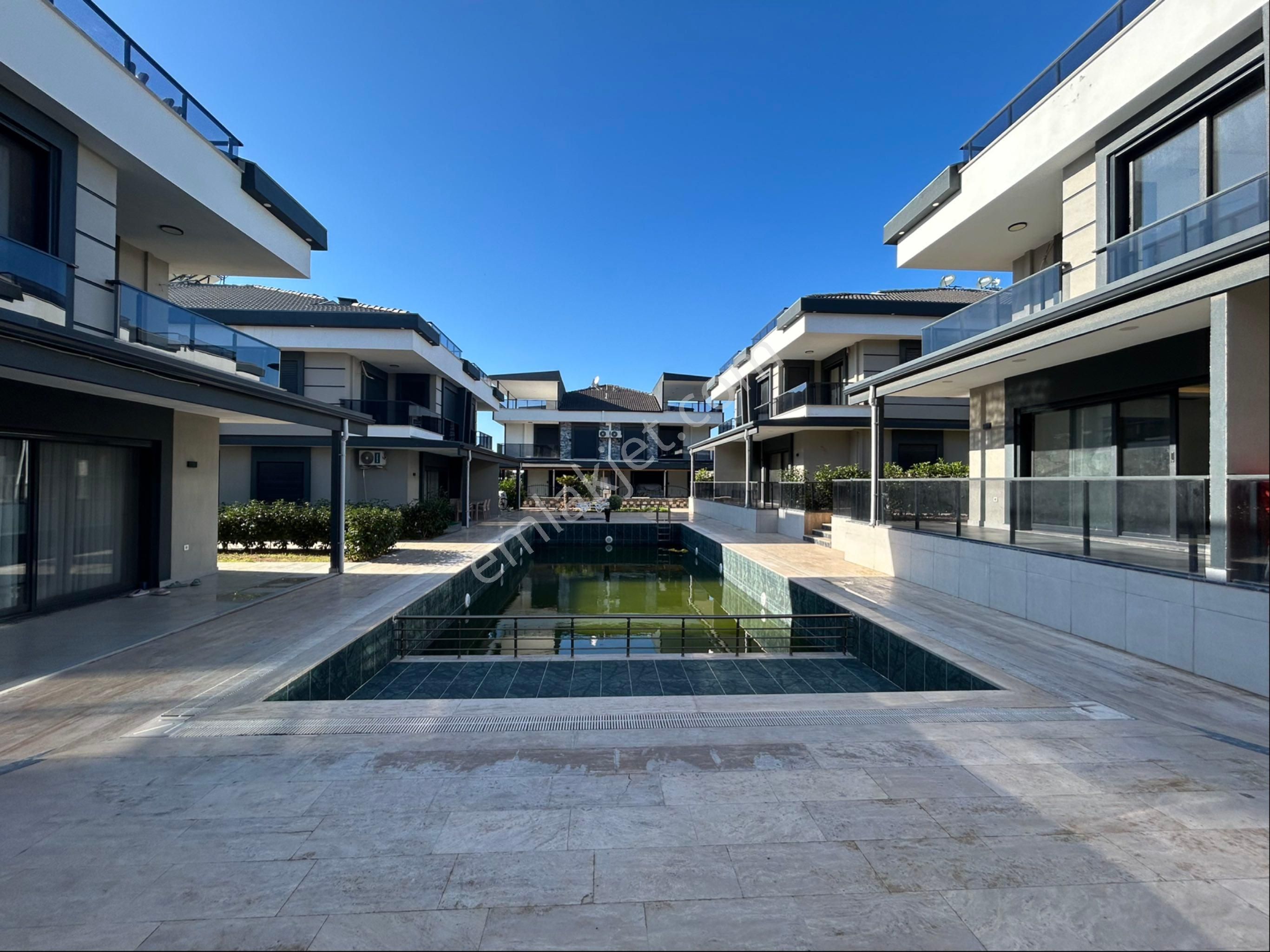 Didimde Havuzlu Sitede 4+1 Köşe Villa - Görsel 2