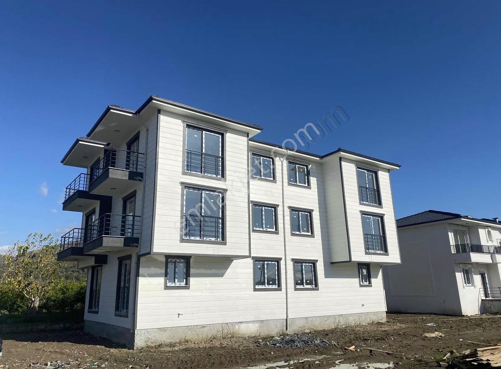 Gizem'li Emlaktan Sarıgerme Yolu Üzerinde Satılık Lüks 2+1 Daire