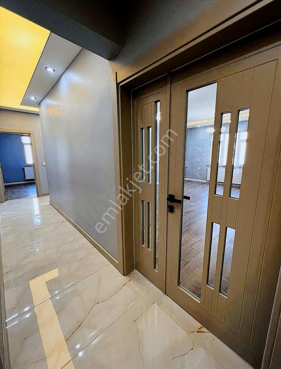 Barış Mahallesinde Metrobüse Yakın Masrafsız Daire - Görsel 15