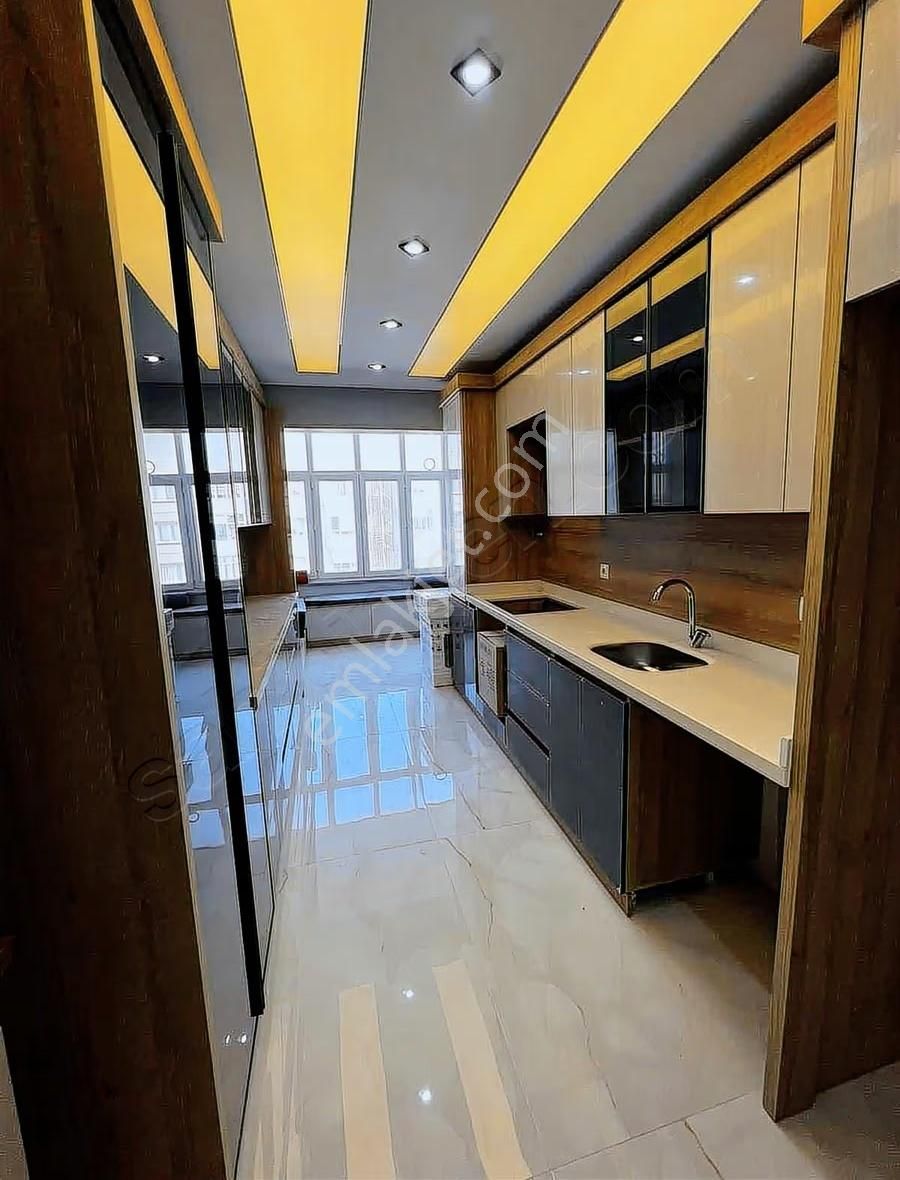 Barış Mahallesinde Metrobüse Yakın Masrafsız Daire - Görsel 11