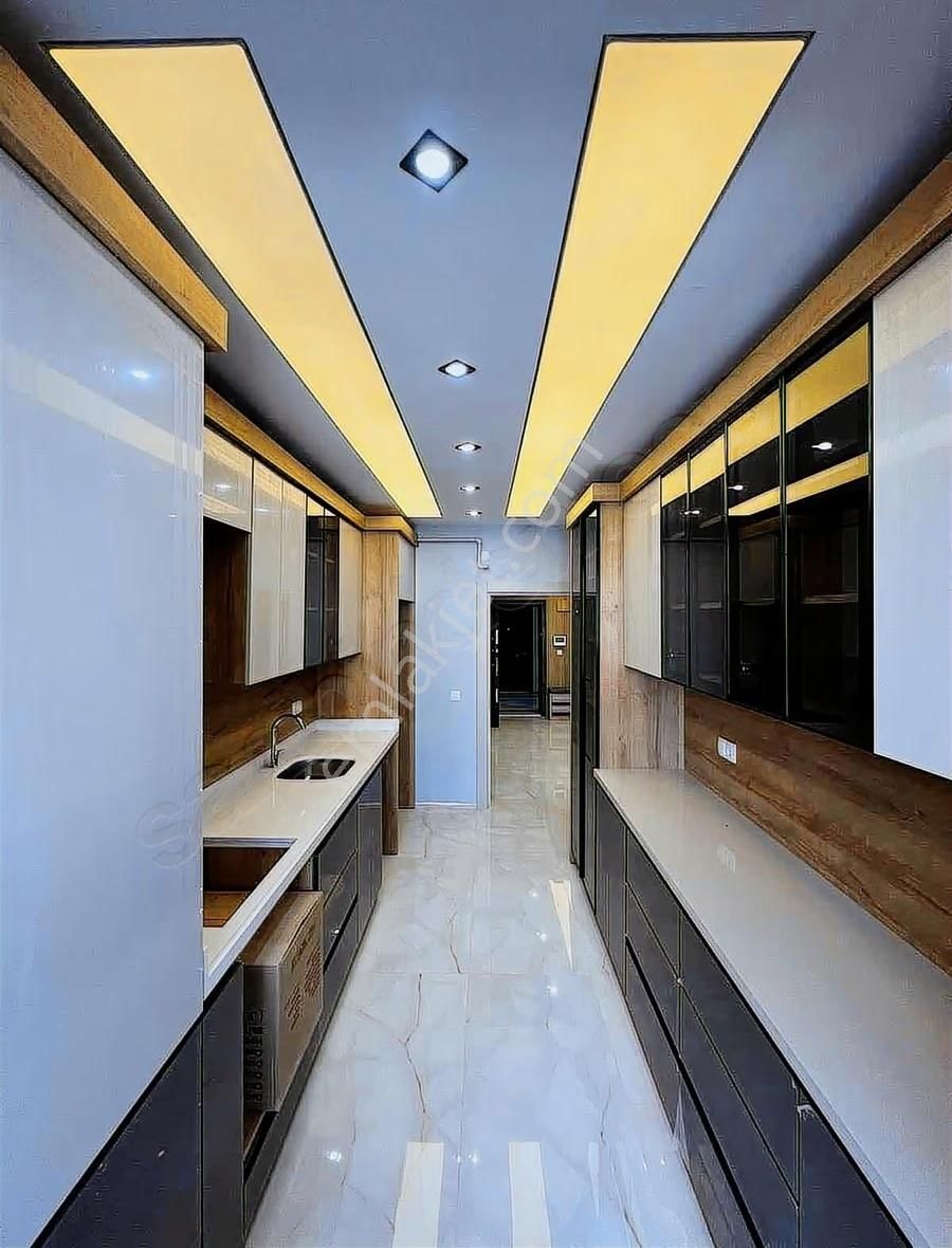 Barış Mahallesinde Metrobüse Yakın Masrafsız Daire