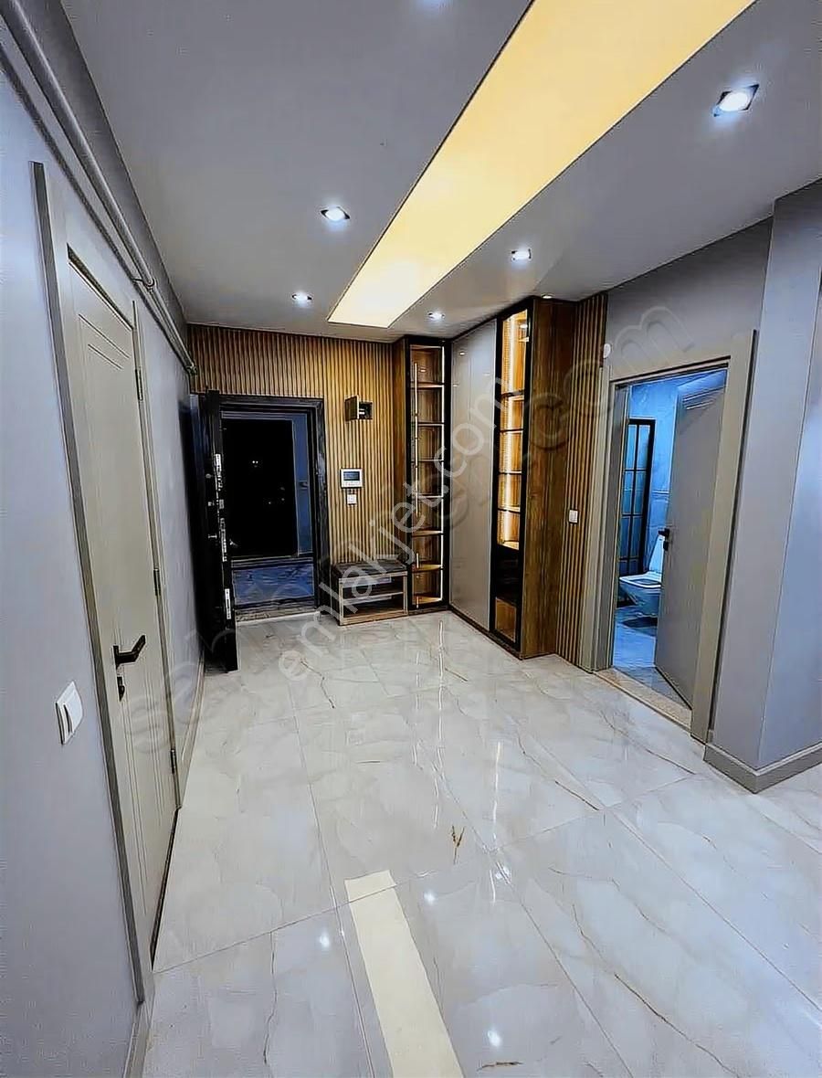 Barış Mahallesinde Metrobüse Yakın Masrafsız Daire - Görsel 5