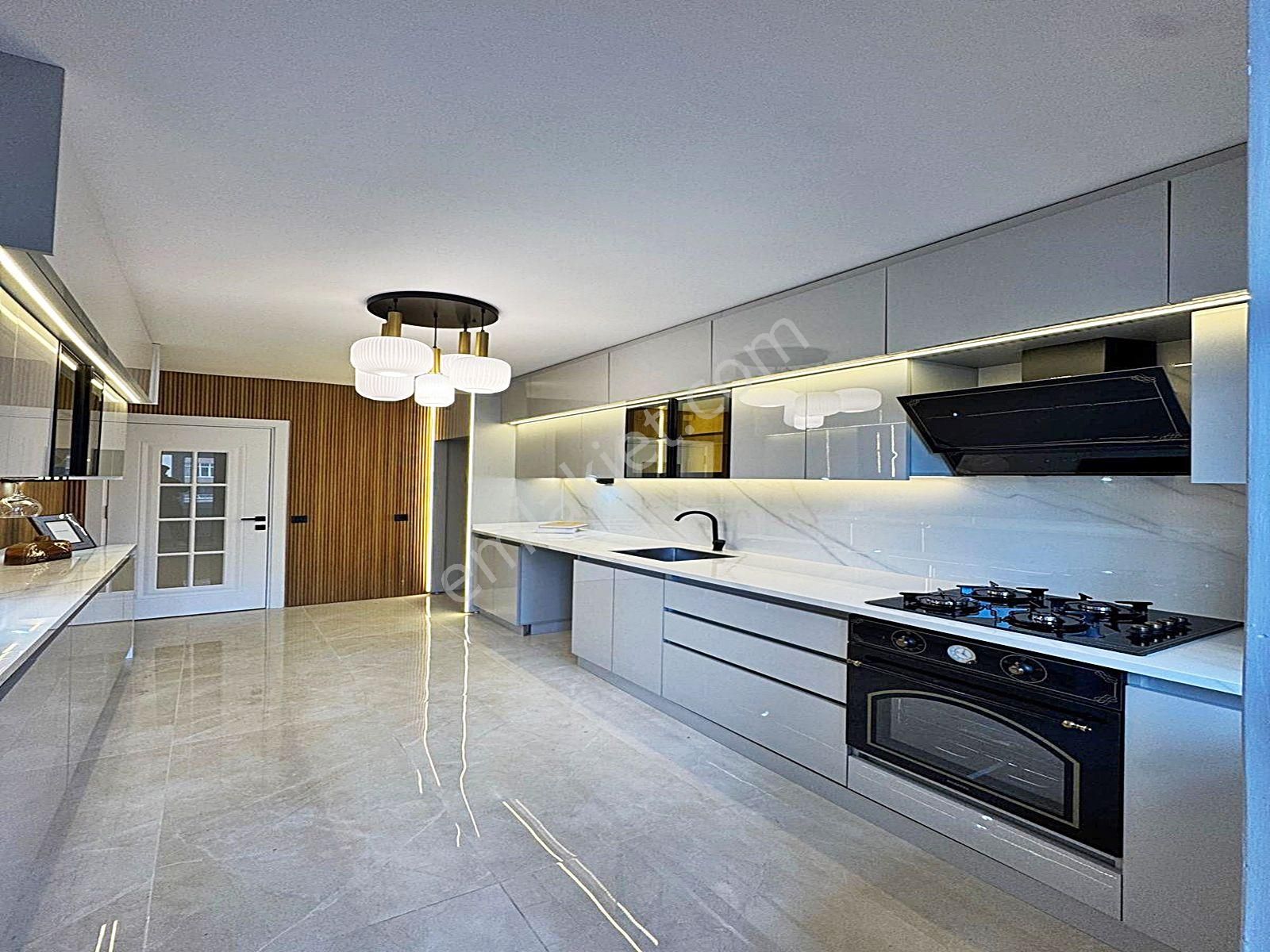 West İstanbul'a Yürüme Mesafesinde Site İçerisinde 3+1 Deniz Manzaralı Satılık Arakat Daire! - Görsel 3