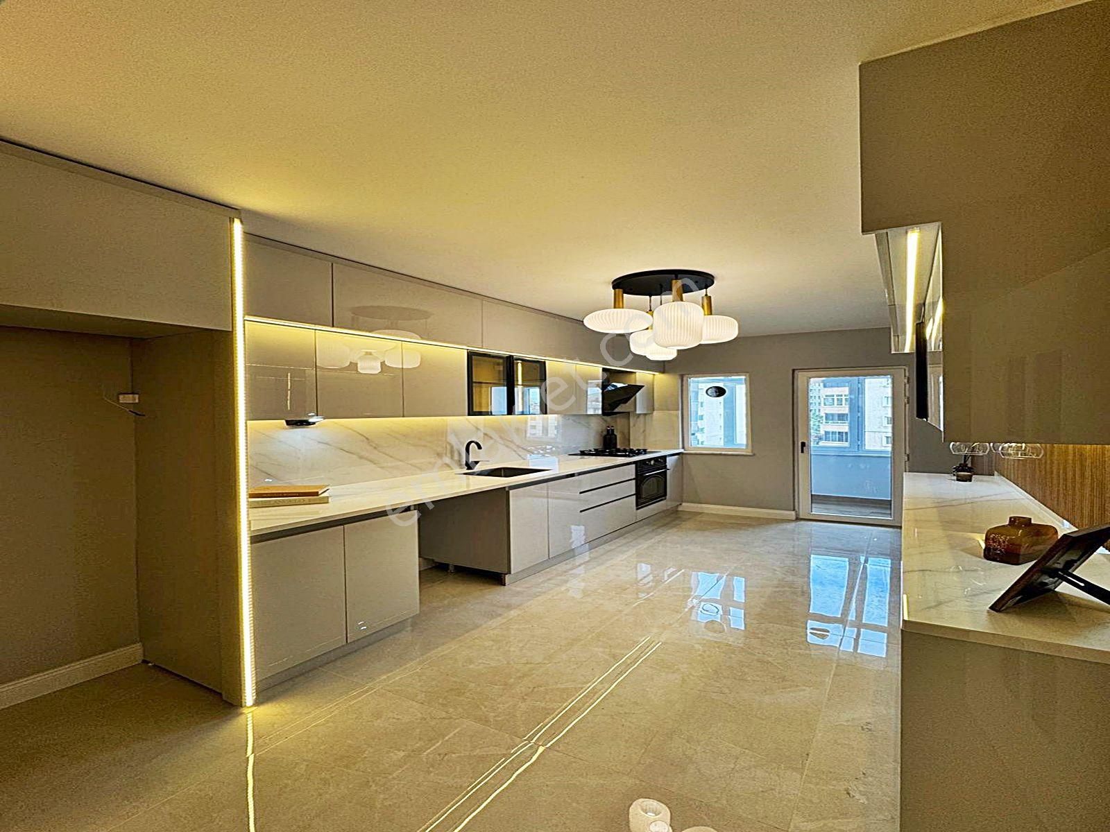 West İstanbul'a Yürüme Mesafesinde Site İçerisinde 3+1 Deniz Manzaralı Satılık Arakat Daire! - Görsel 2