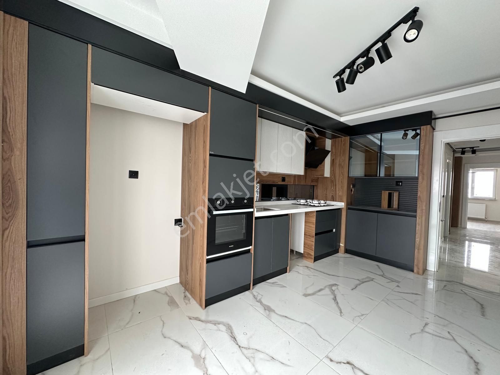 Sincan Yenikentte Satılık 3+1 Sıfır Daire Katta