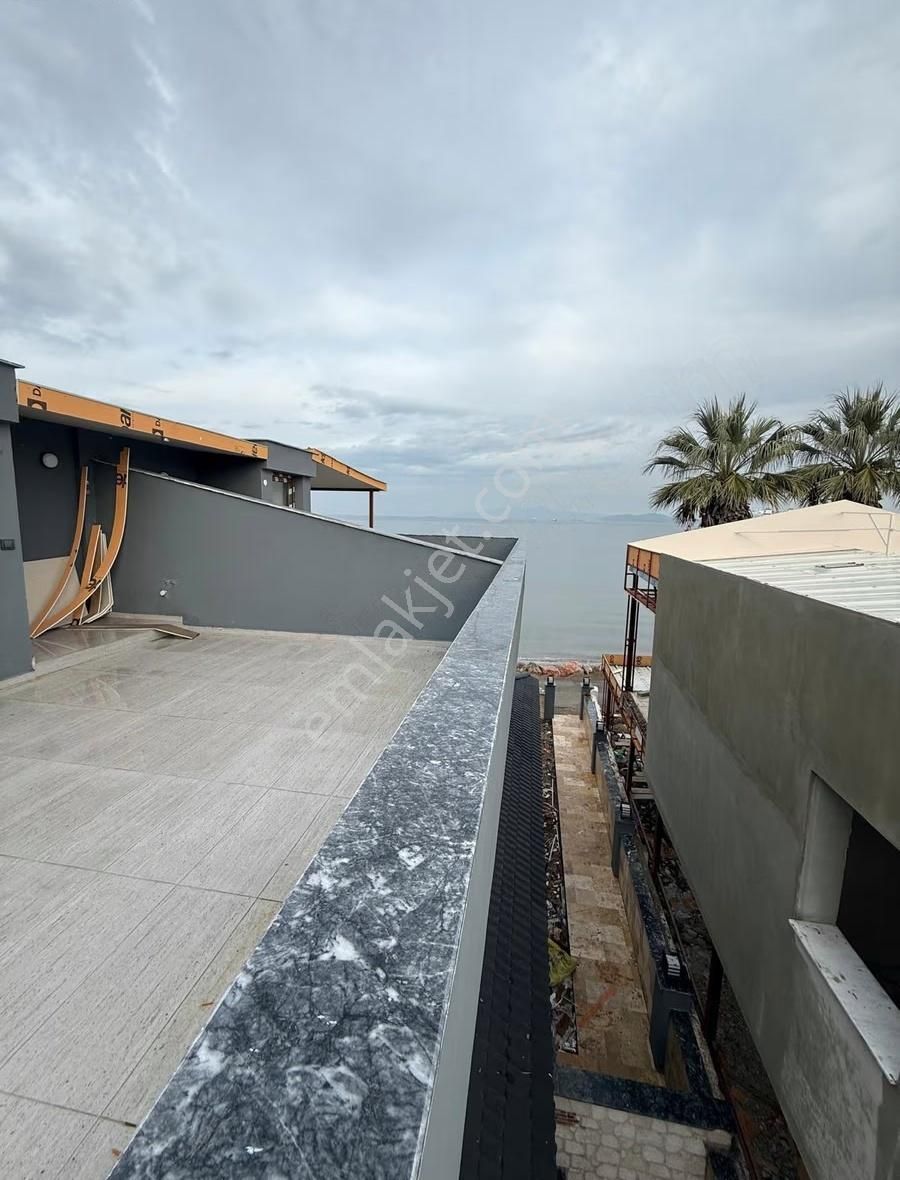 Yenifoça Gencellide Denize Sıfır Arka Villa - Görsel 8