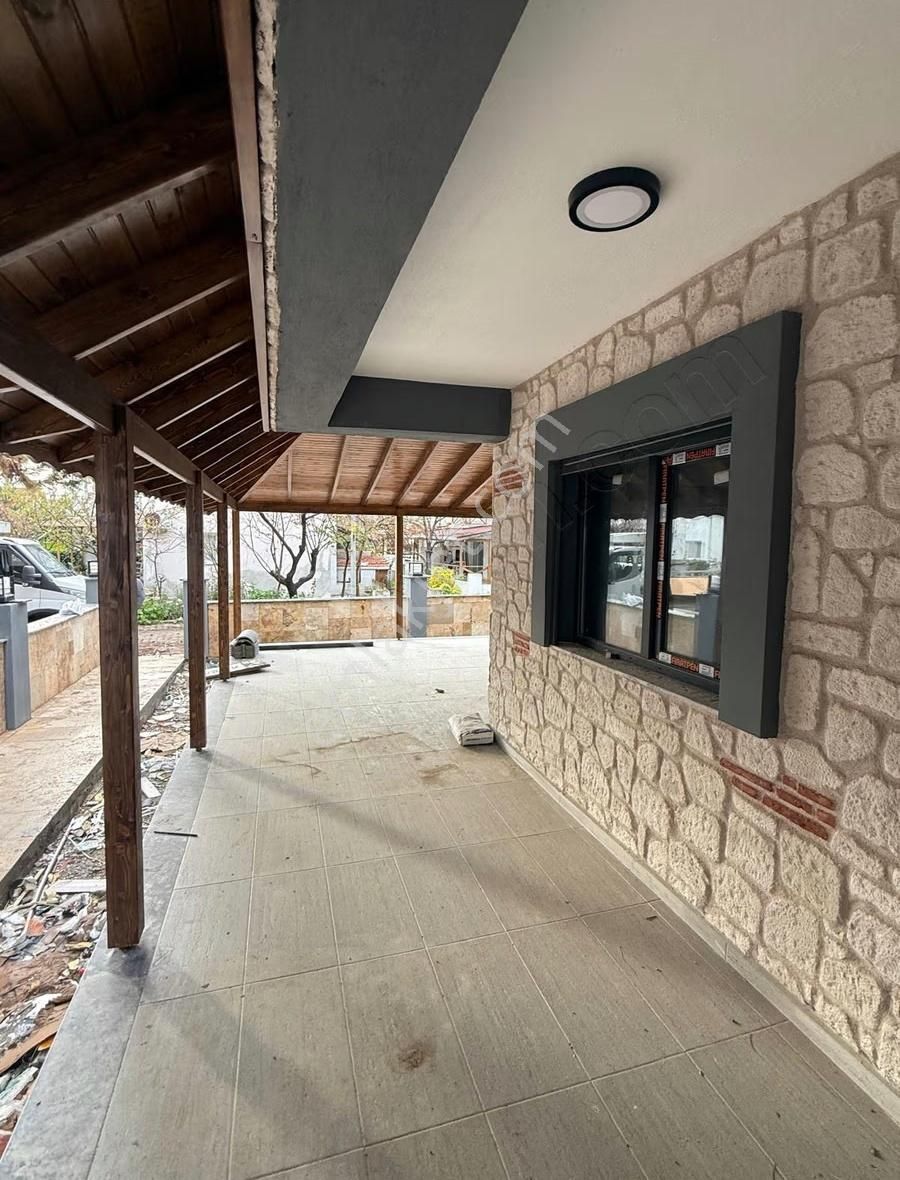 Yenifoça Gencellide Denize Sıfır Arka Villa - Görsel 11