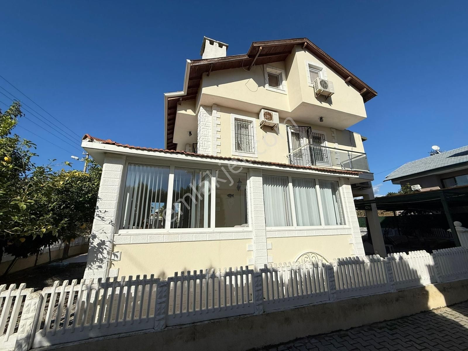 Stoptan Fethiye Foça 240m² Bahçe Kullanımlı Tribleks Villa