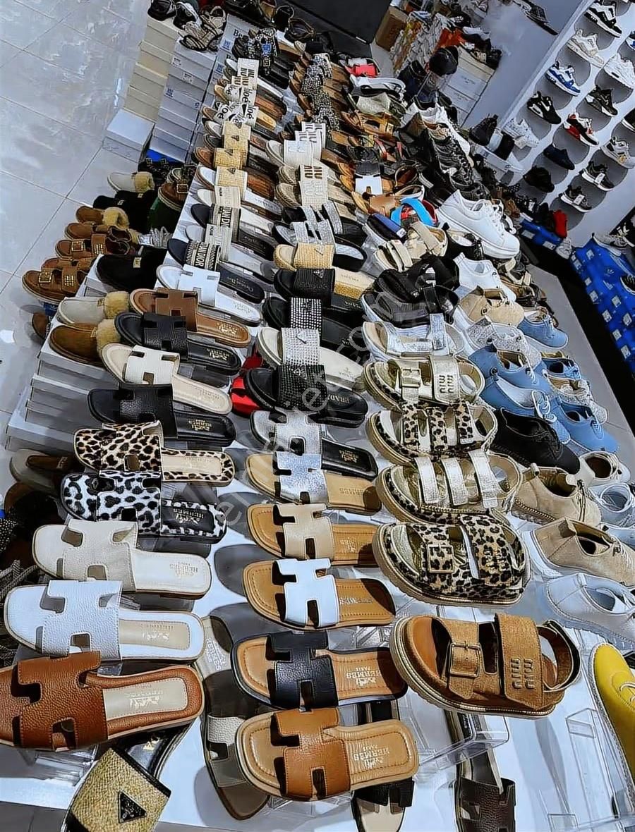 Öz Yıldız Emlaktan Turizmin Cennetti Kumköyde Ayakkabı Mağazamız - Görsel 3