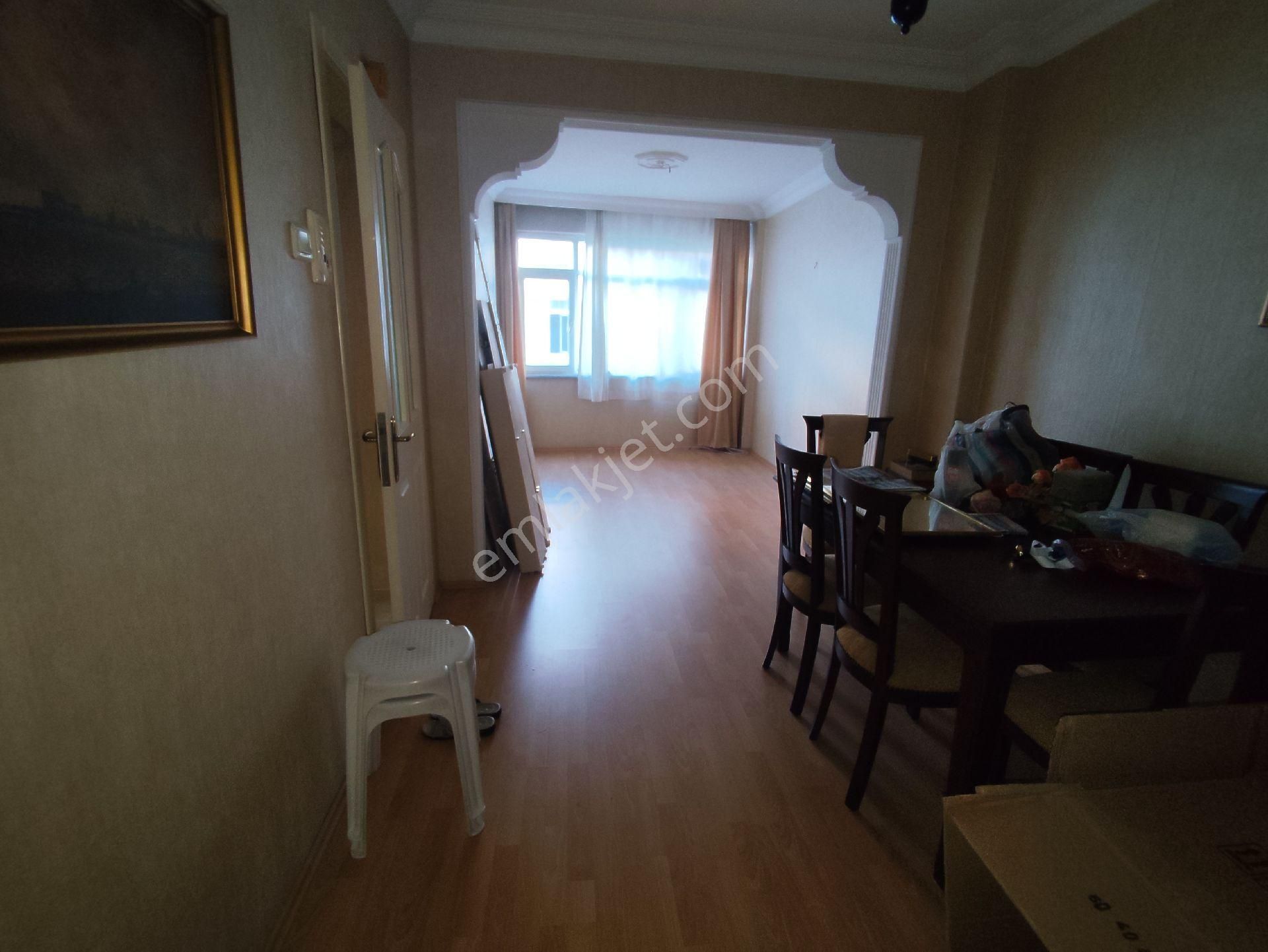 Kocamustafapaşada Satılık 2+1 Çift Cephe Satılık Daire