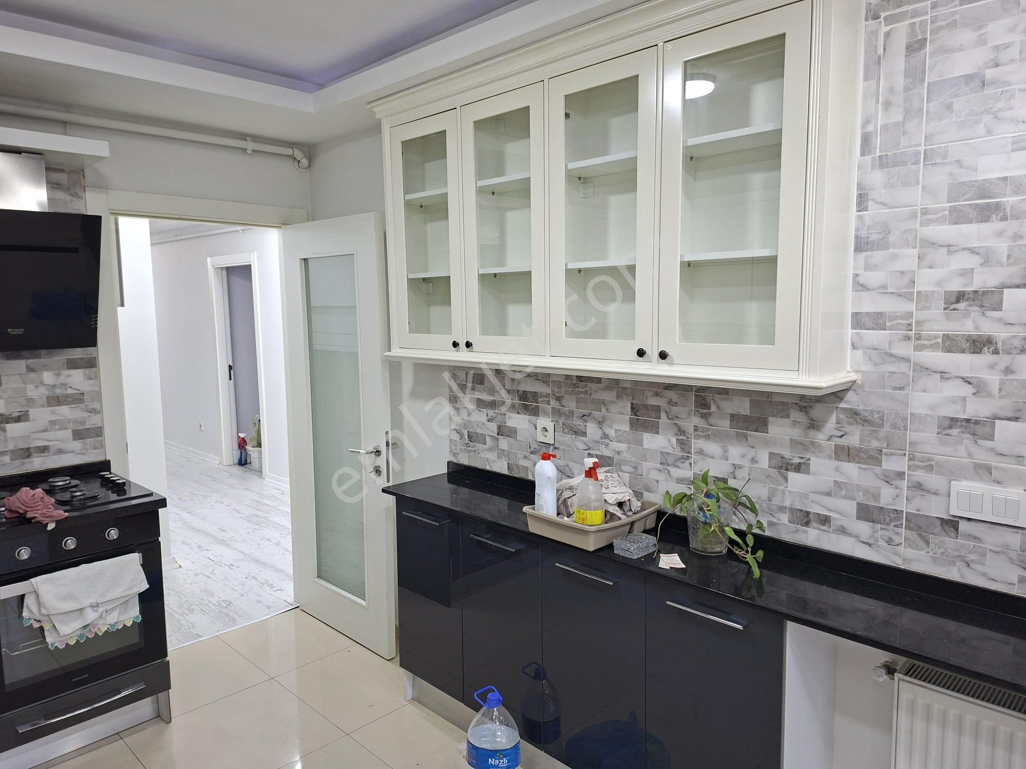 Güneş'ten Şirinyer Pazar Yeri Karşısı 3+1 125m Asansör 4.kat - Görsel 2