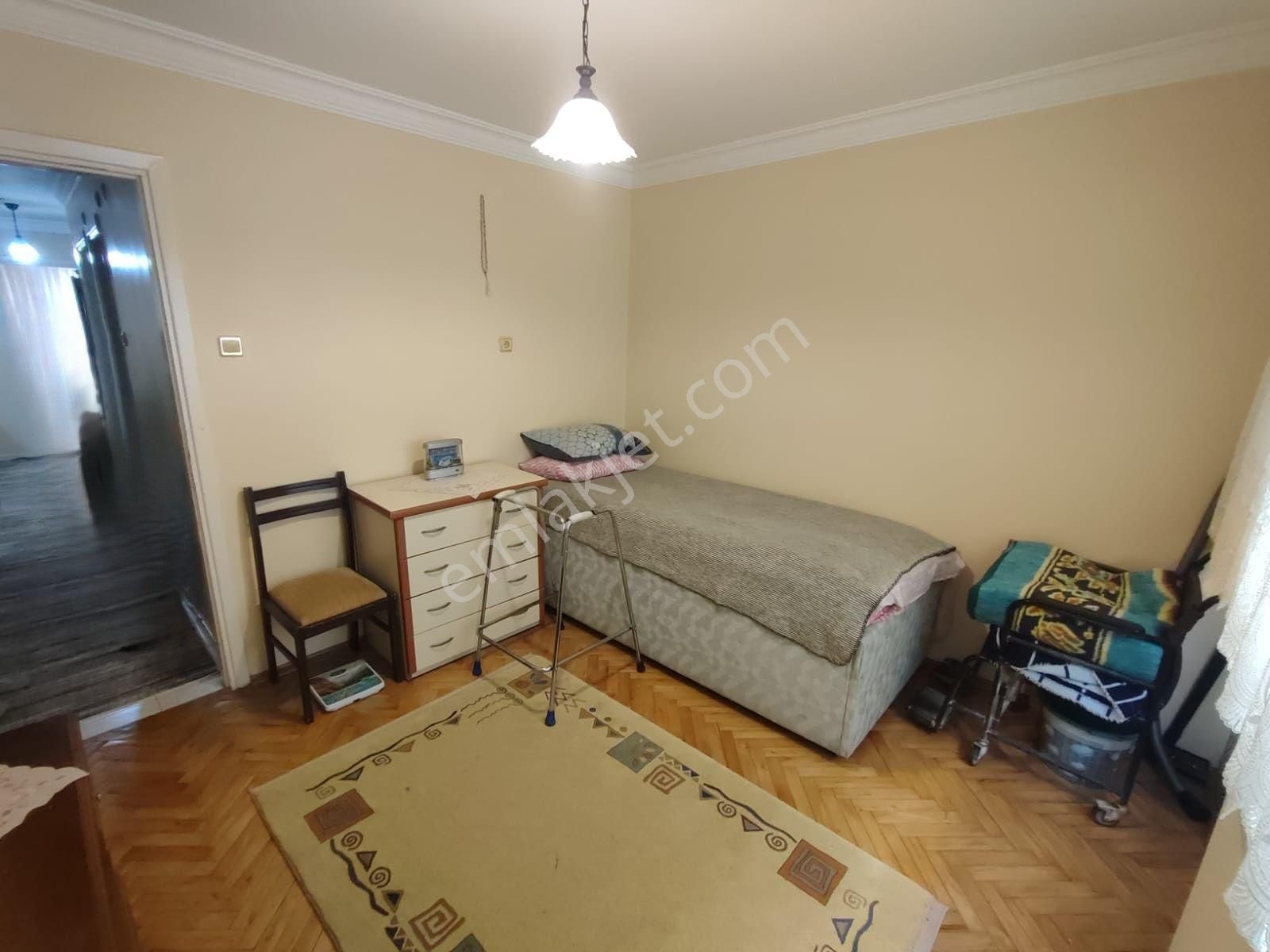 Onur Mh. Köşe Konumda Engelli Asansörlü Otoparklı 3+1 Ara Kat Daire - Görsel 12