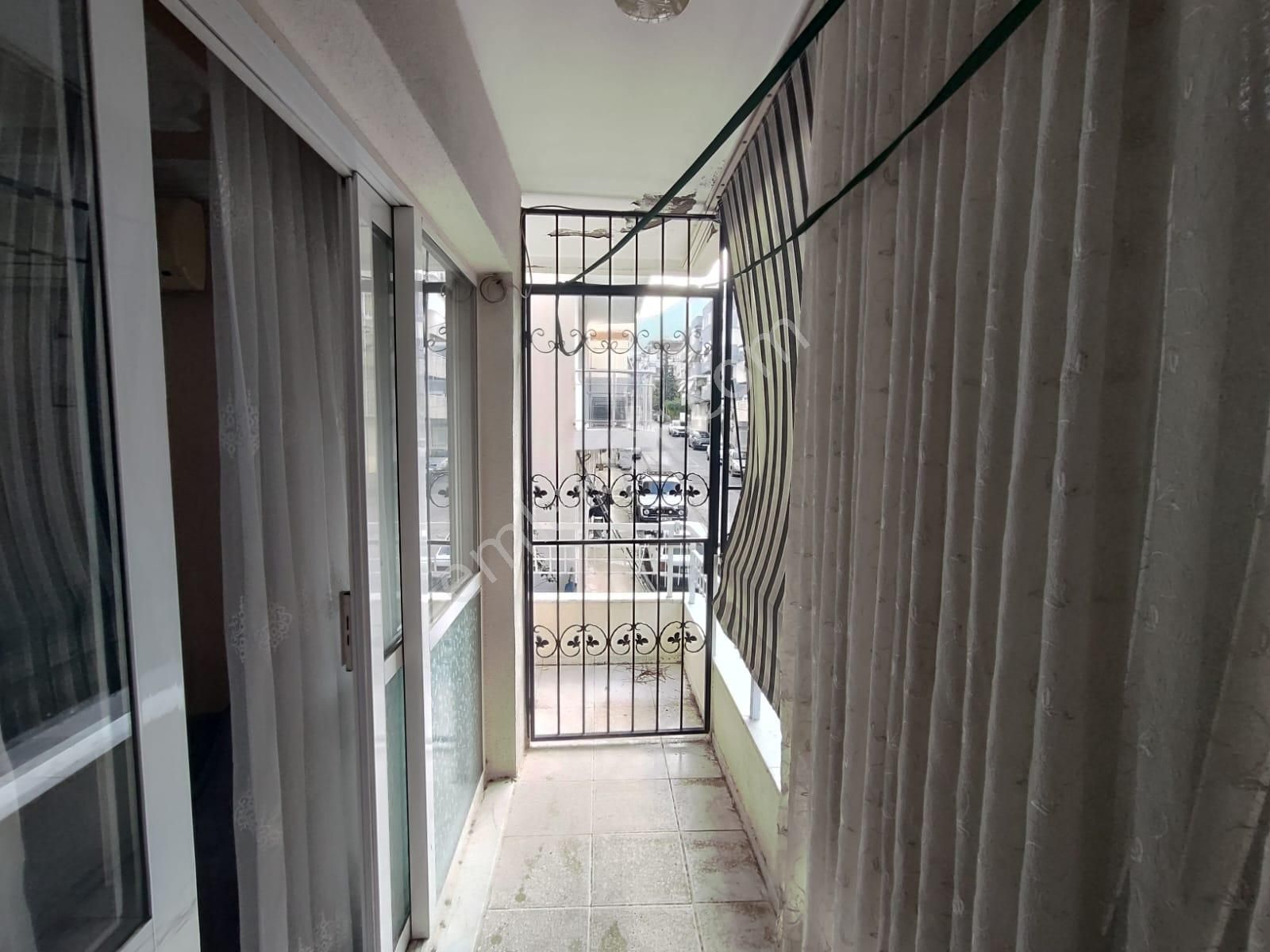 Onur Mh. Köşe Konumda Engelli Asansörlü Otoparklı 3+1 Ara Kat Daire - Görsel 4