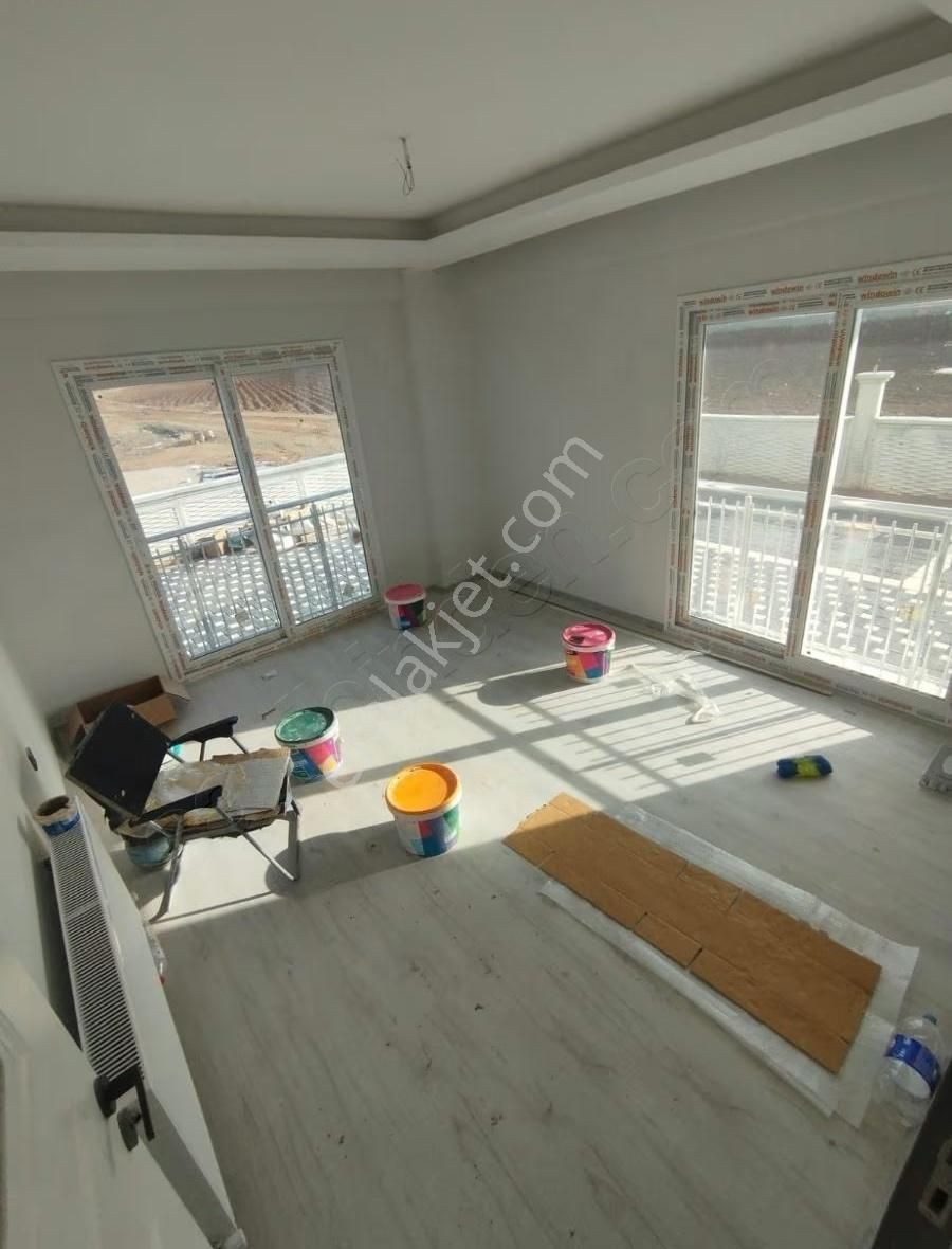 Gold Plus Emlaktan 2+1 K.mutfak Bulvar Üzeri İskanlı Daire - Görsel 3