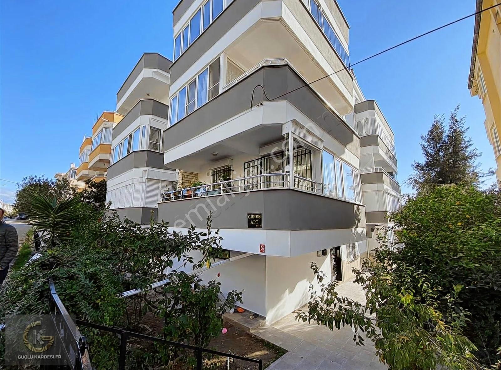 Güçlü Kardeşler Denize 100 Metre Manzaralı Yenilenmiş 2+1 Daire - Görsel 2