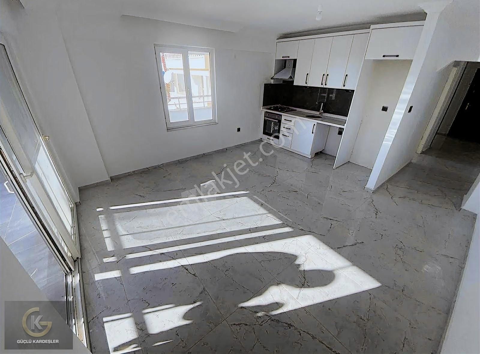 Güçlü Kardeşler Denize 100 Metre Manzaralı Yenilenmiş 2+1 Daire - Görsel 26