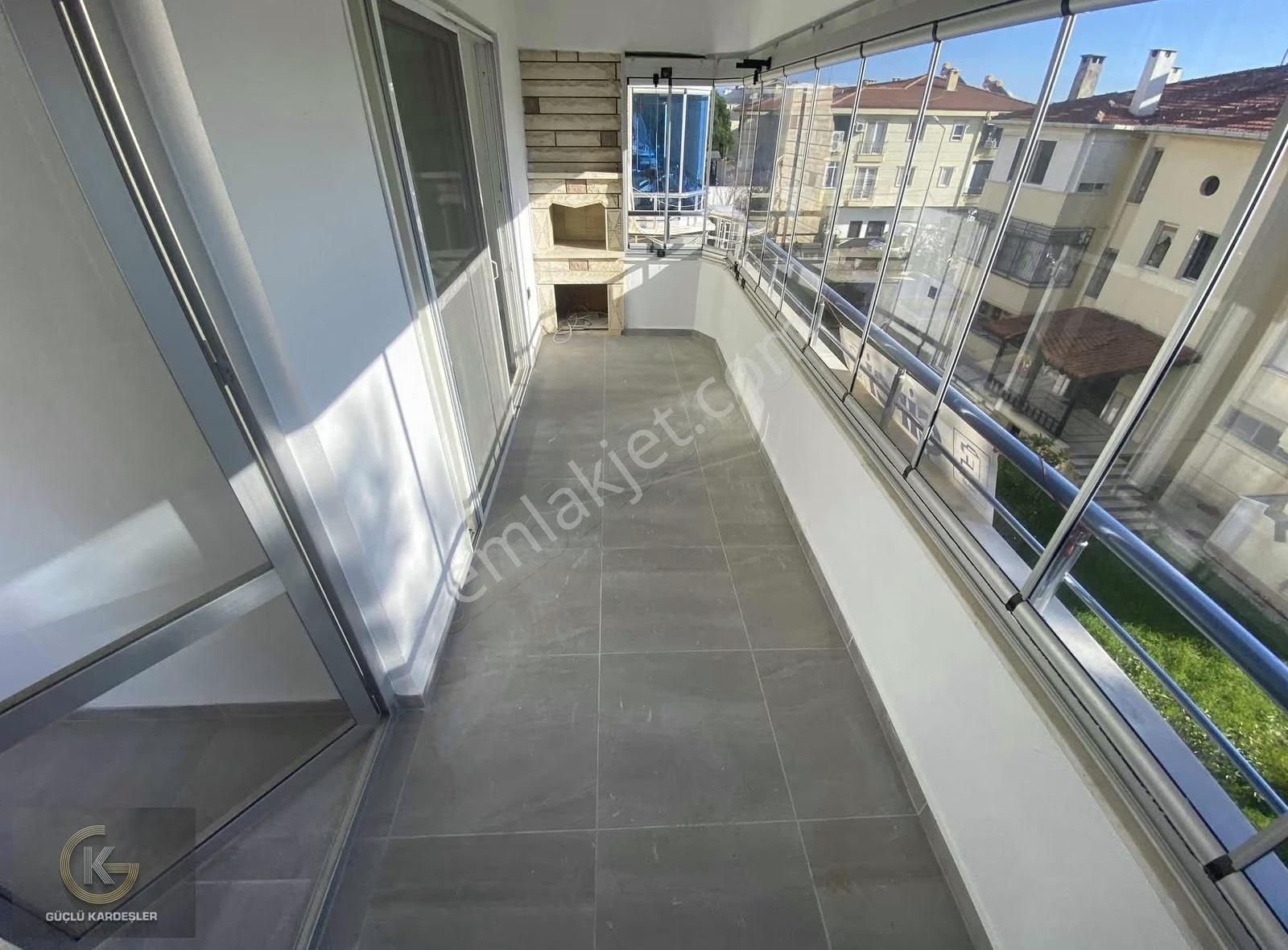 Güçlü Kardeşler Denize 100 Metre Manzaralı Yenilenmiş 2+1 Daire - Görsel 10