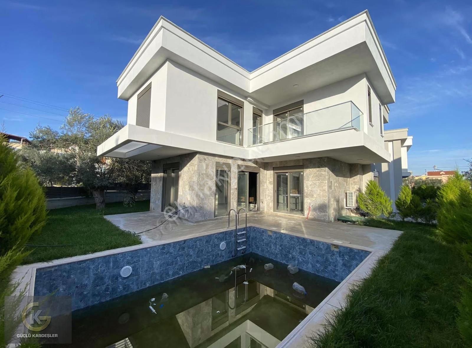 Güçlü Kardeşler Küçükkuyuda Özel Mimari Havuzlu Lüks Villalar