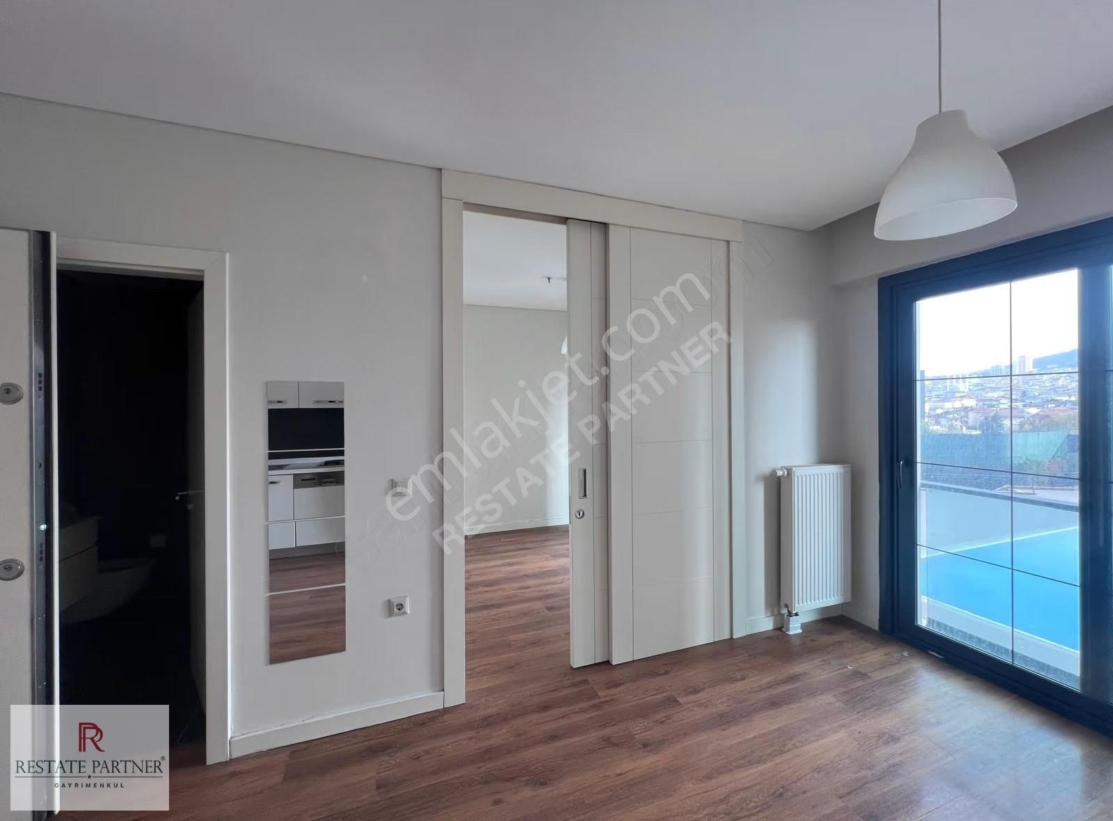 Ataşehir Trendist Sitesi Kiralık Boş 1+1 Daire 48m2 Ara Kat