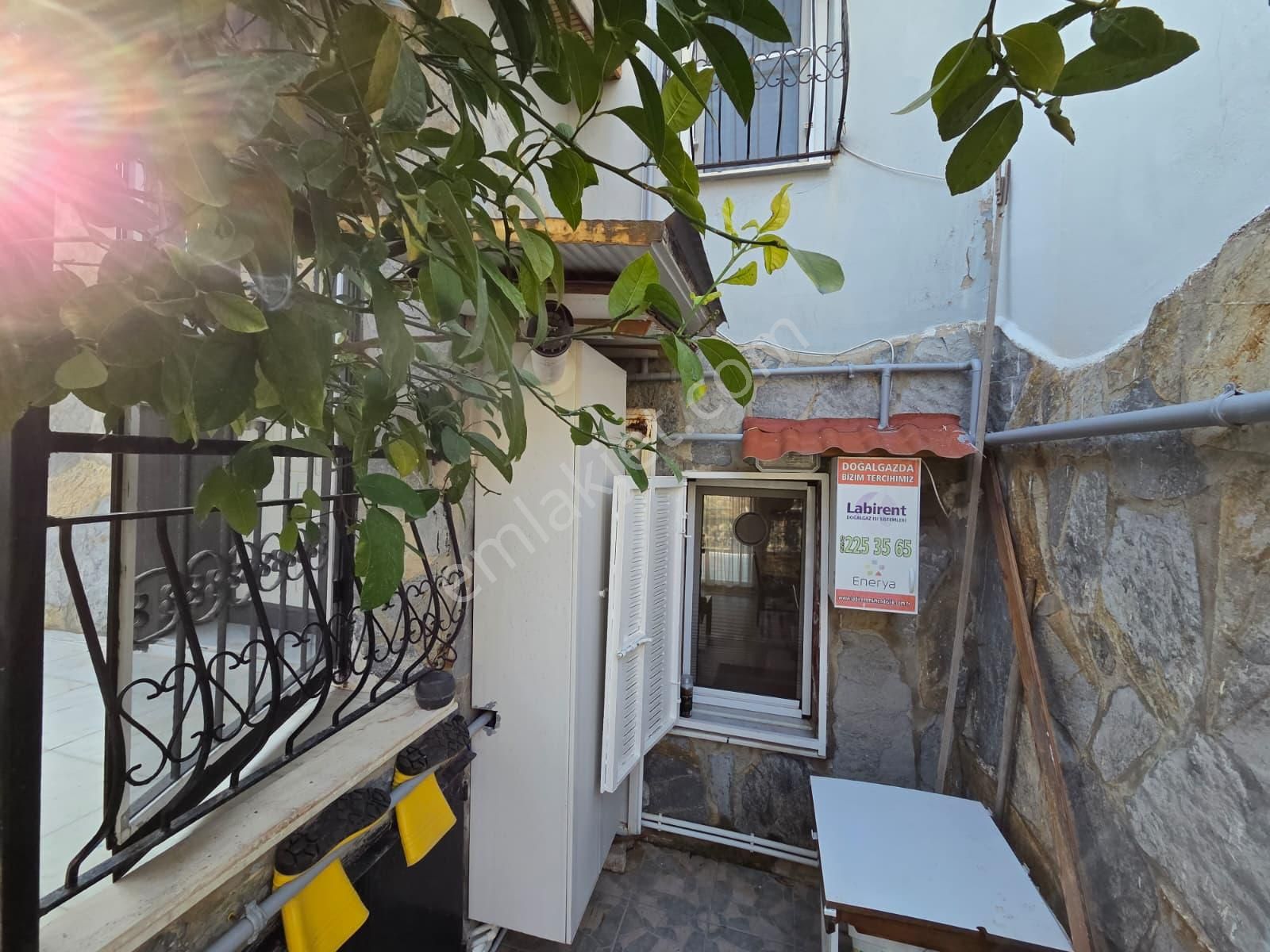 Kuşadası'nda Eşsiz Konumda Deniz Manzaralı Satılık 4+1 Villa - Görsel 2