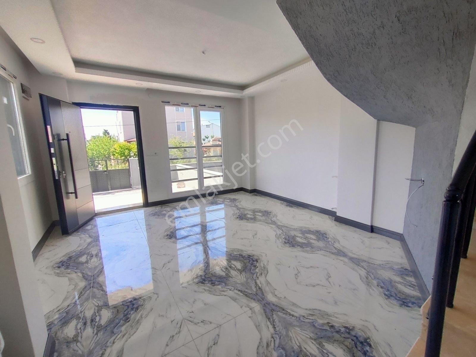 Kartallar'dan E5 E Yakın Büyük Bahçeli Teraslı Yazlık Villa - Görsel 24