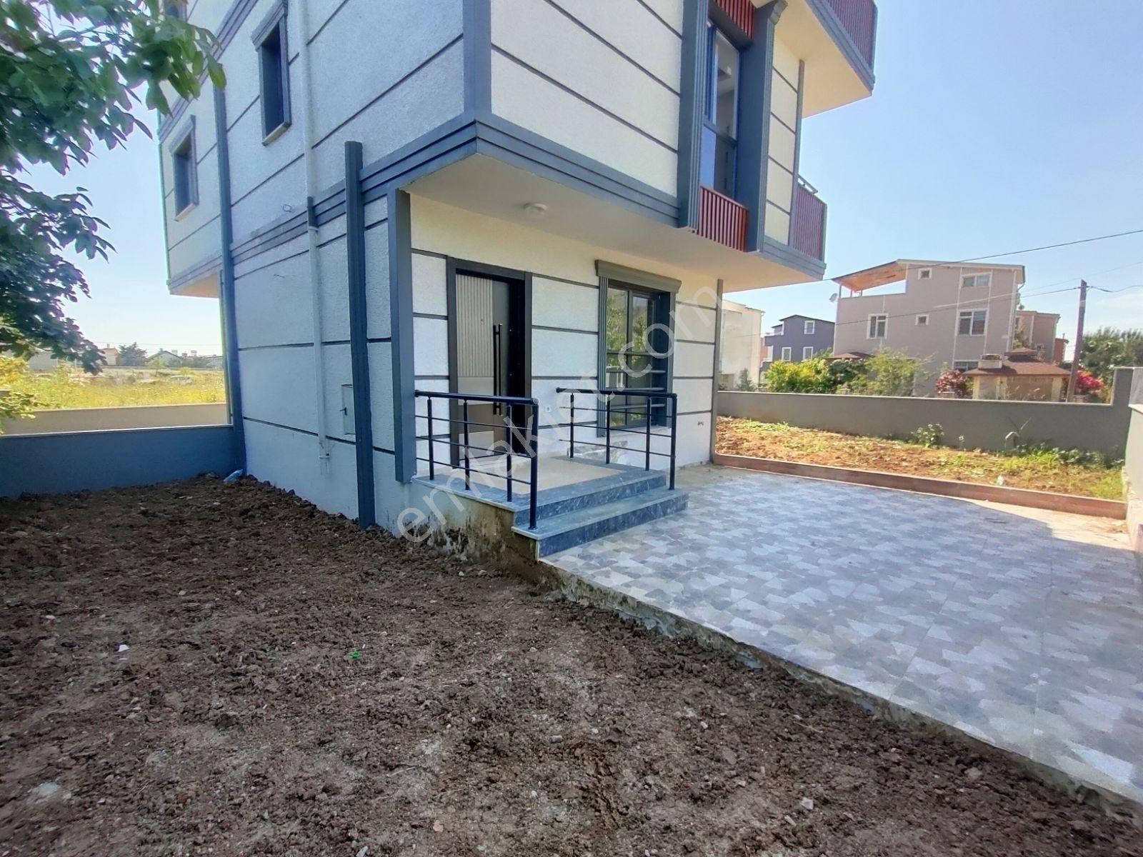 Kartallar'dan E5 E Yakın Büyük Bahçeli Teraslı Yazlık Villa - Görsel 36