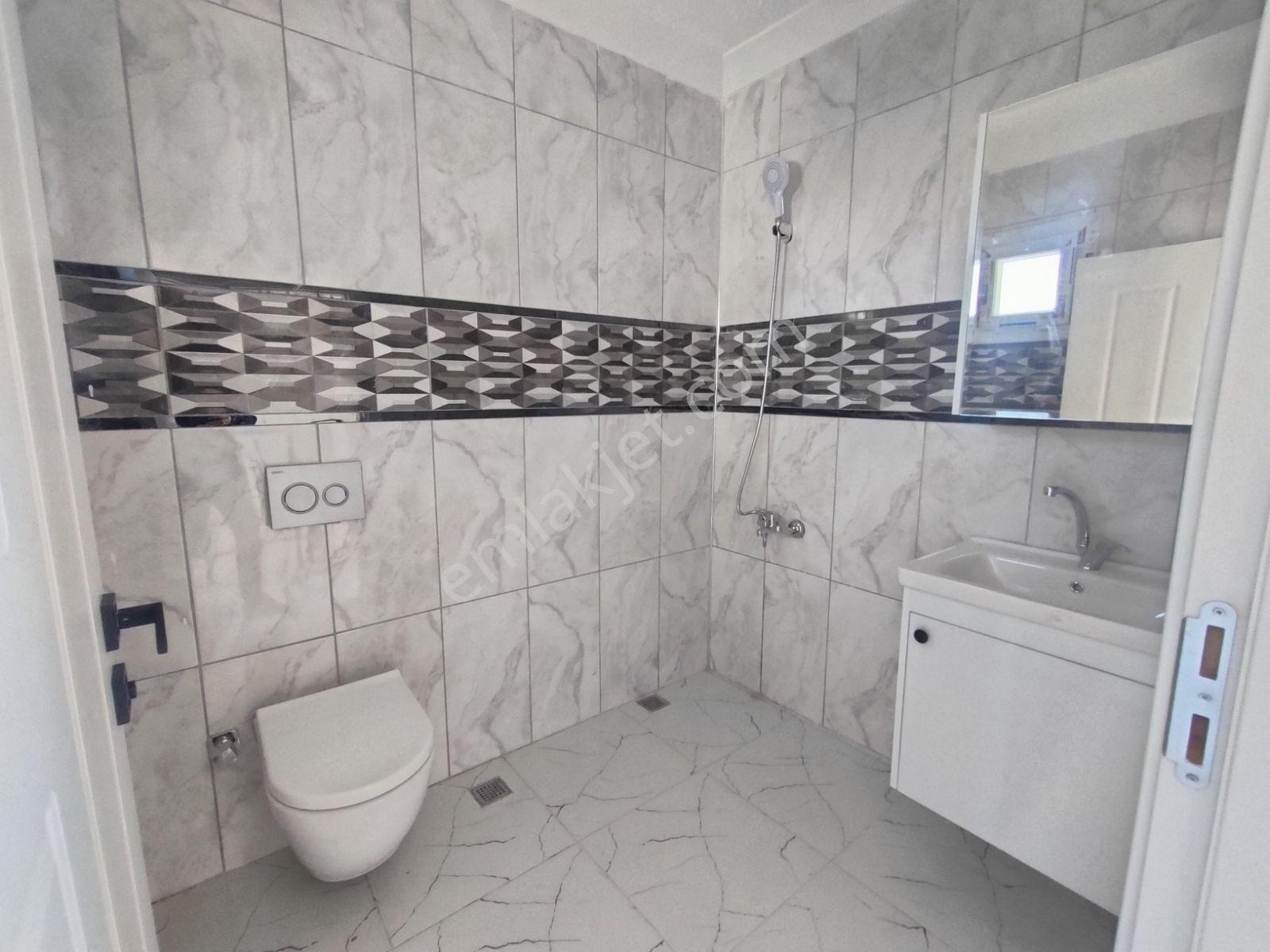 Kartallar'dan E5 E Yakın Büyük Bahçeli Teraslı Yazlık Villa - Görsel 19