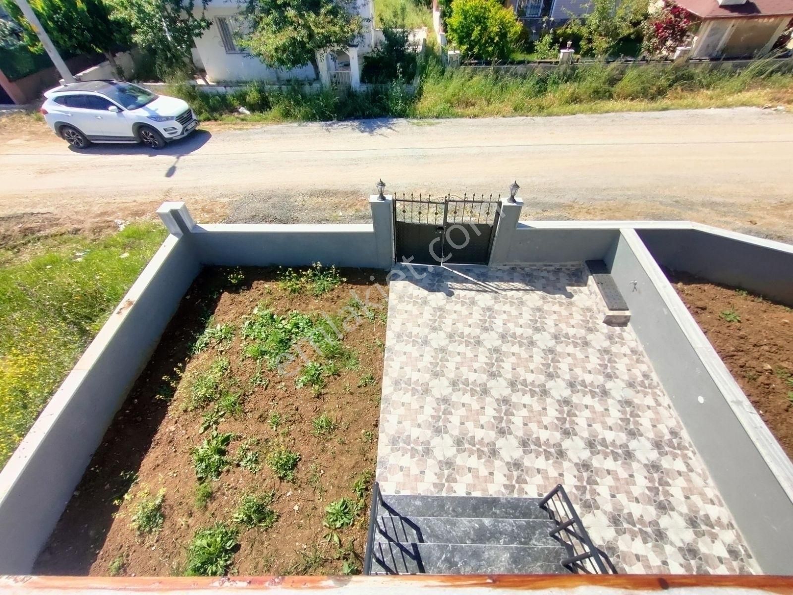 Kartallar'dan E5 E Yakın Büyük Bahçeli Teraslı Yazlık Villa - Görsel 16