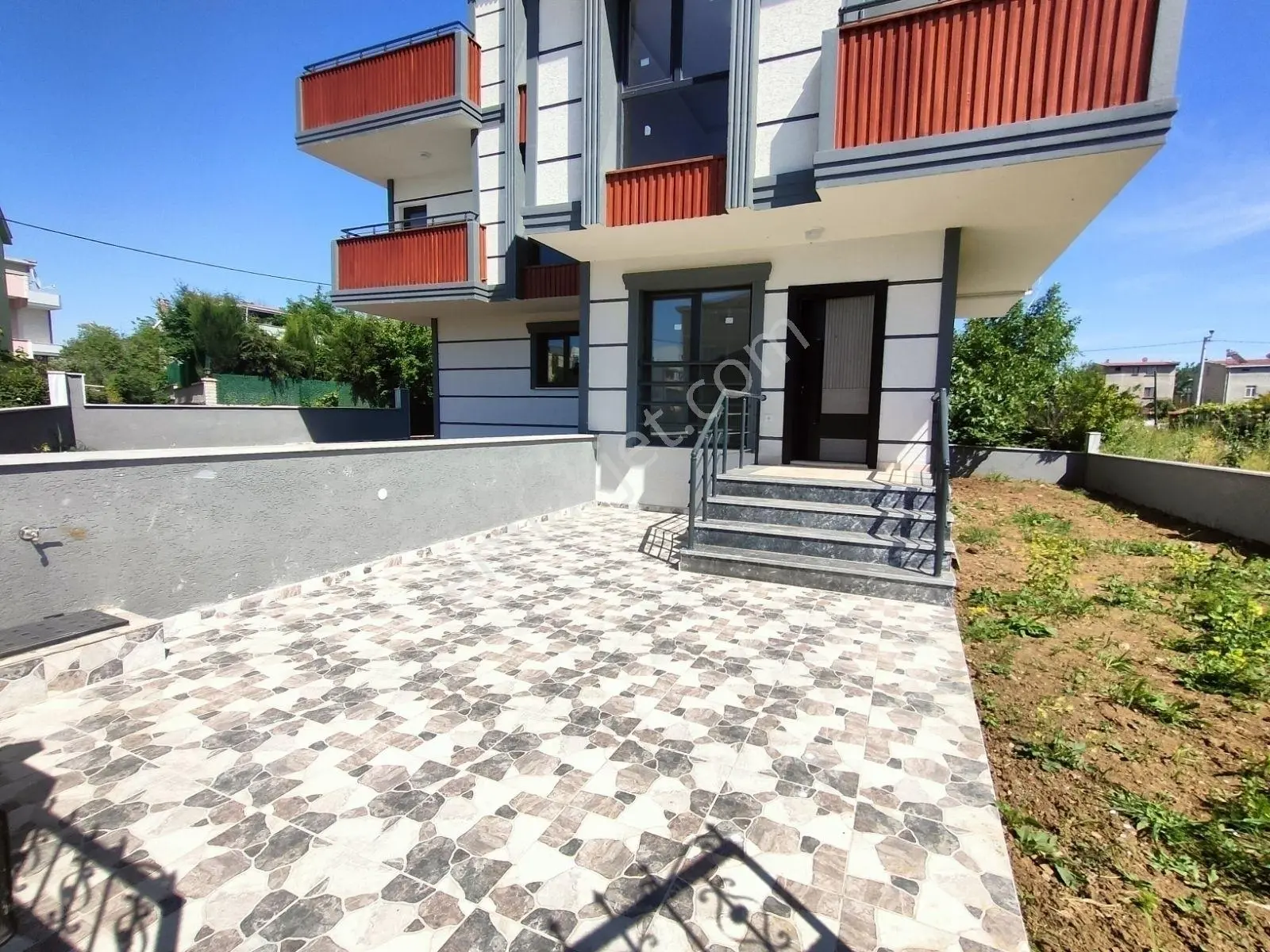 Kartallar'dan E5 E Yakın Büyük Bahçeli Teraslı Yazlık Villa - Görsel 3