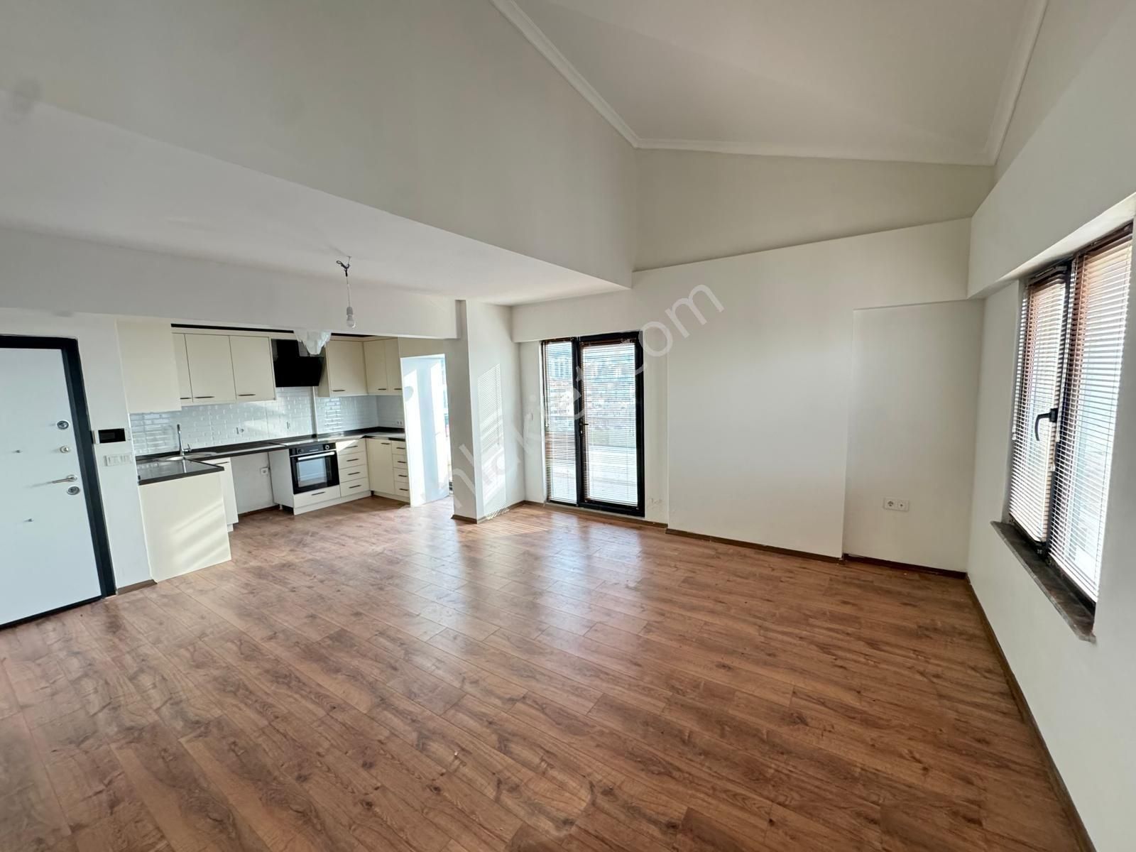 K2 Pera Bursa Beşevler Loft Salon Net 75 M2 Satılık 1+1 Dubleks - Görsel 4