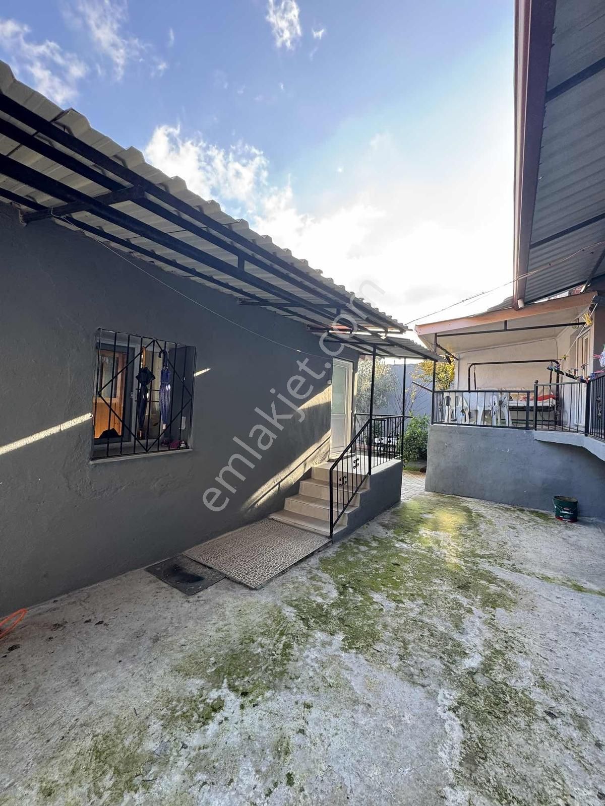 Pinus Gayrimenkul'den//bergama Merkez'de Müstakil Bahçeli 3 Ev - Görsel 6