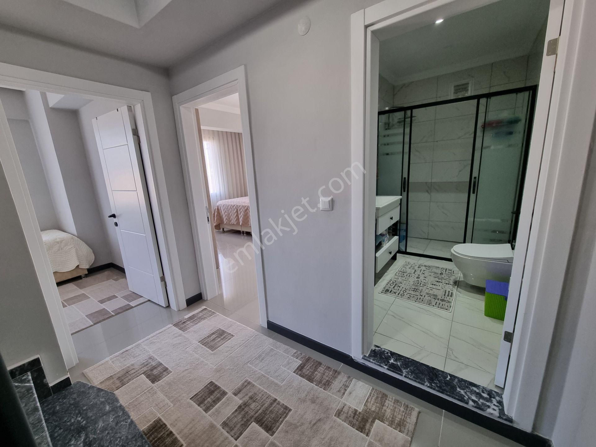 Havuzlu Sitede Müstakil Bahçeli Teraslı Verandalı Villa - Görsel 14