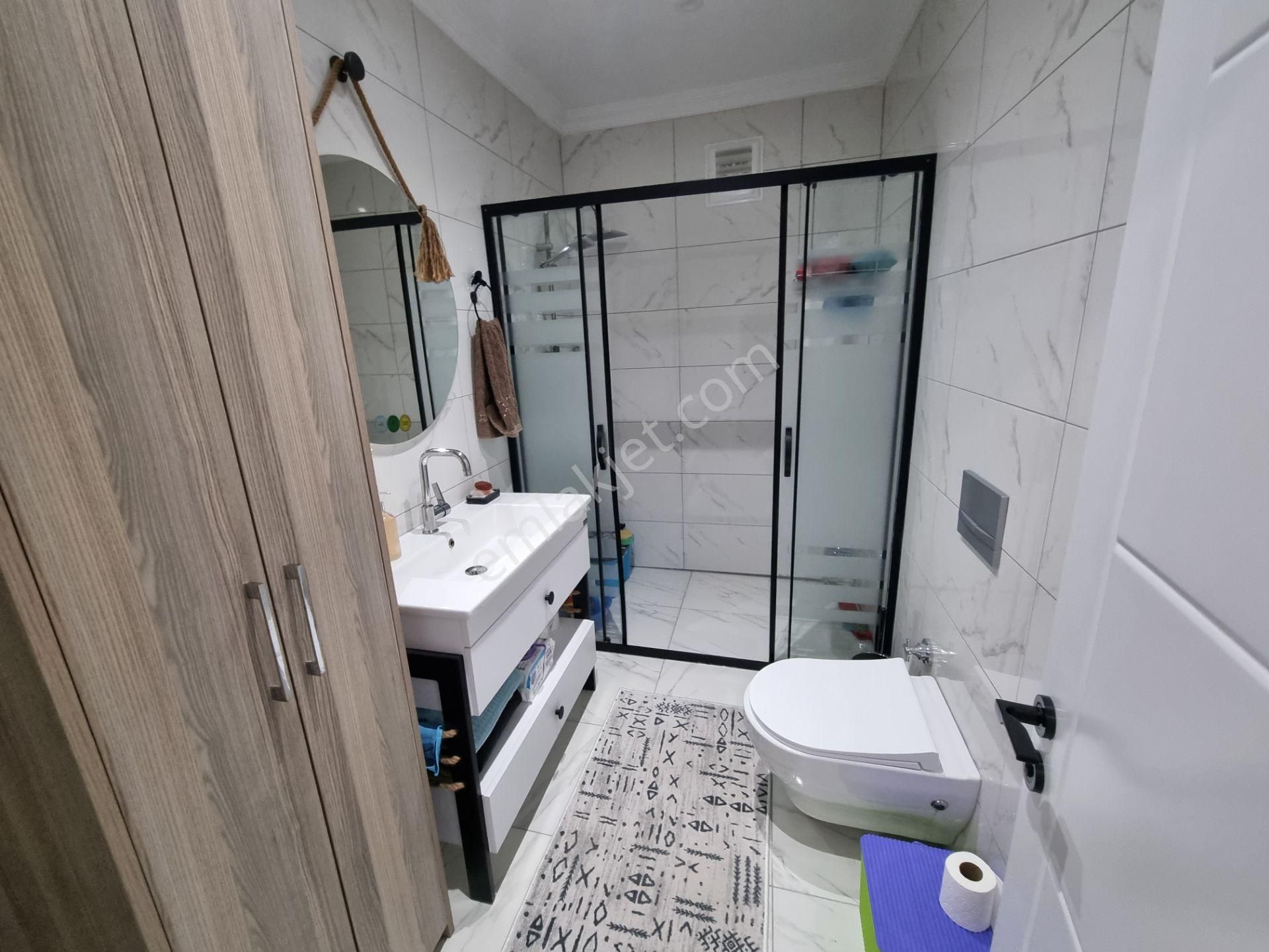 Havuzlu Sitede Müstakil Bahçeli Teraslı Verandalı Villa - Görsel 23